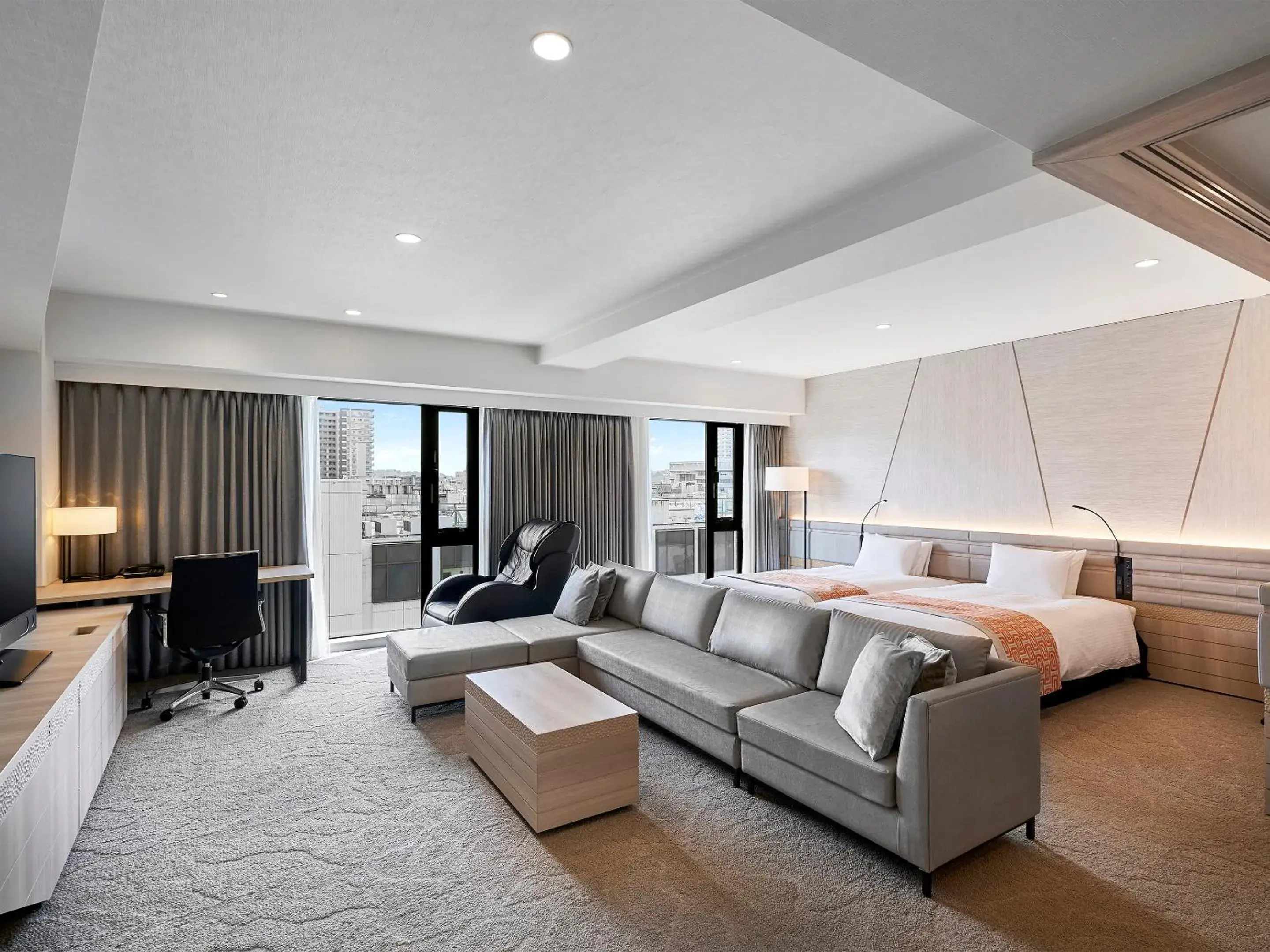 Photo of the whole room, Bed in Daiwa Roynet Hotel Sendai Ichibancho PREMIER Photo of the whole room, Bed in Daiwa Roynet Hotel Sendai Ichibancho PREMIER