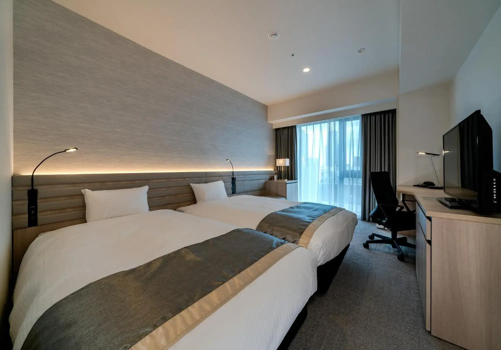 Photo of the whole room, Bed in Daiwa Roynet Hotel Sendai Ichibancho PREMIER Photo of the whole room, Bed in Daiwa Roynet Hotel Sendai Ichibancho PREMIER