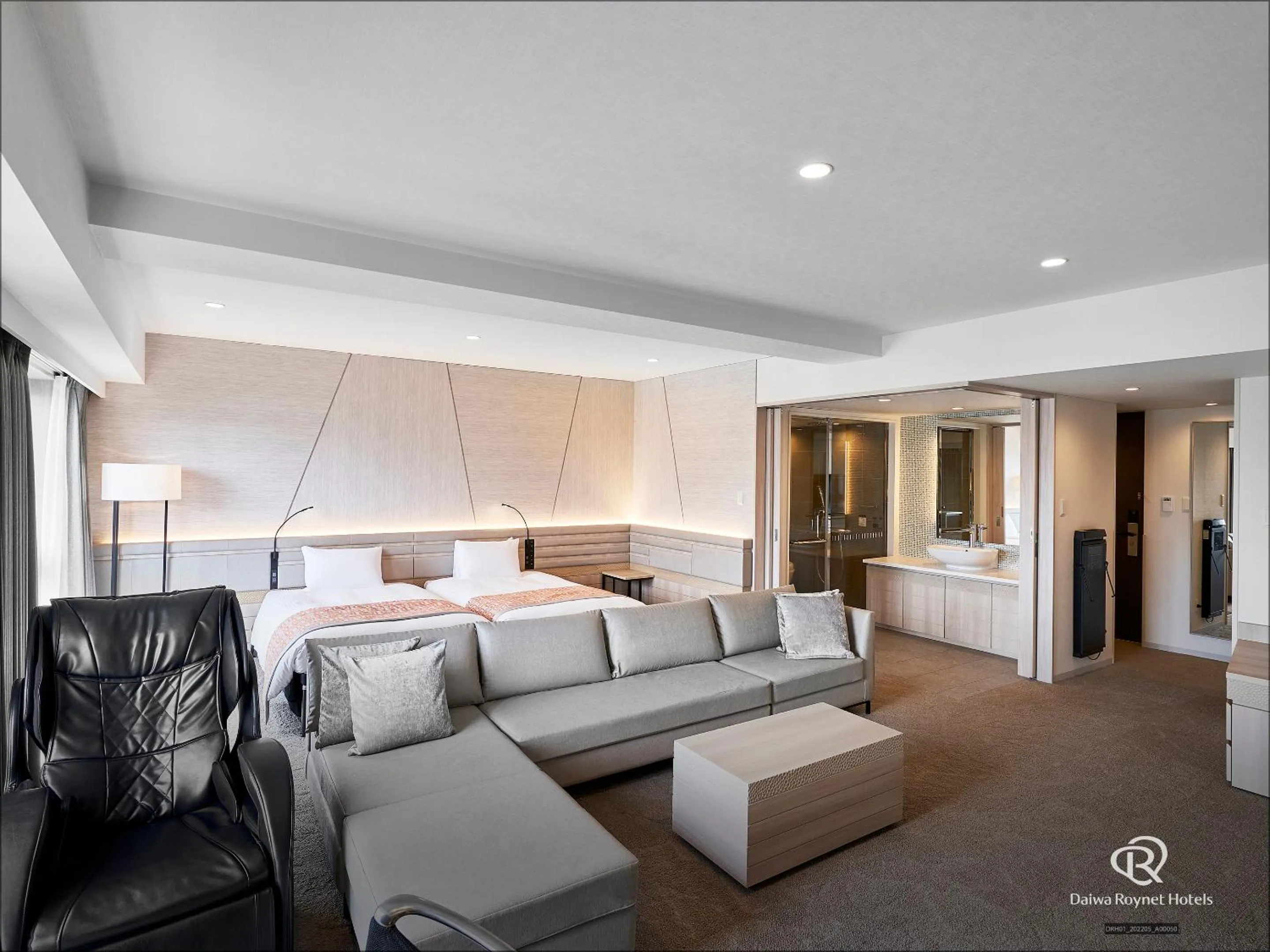 Photo of the whole room, Bed in Daiwa Roynet Hotel Sendai Ichibancho PREMIER