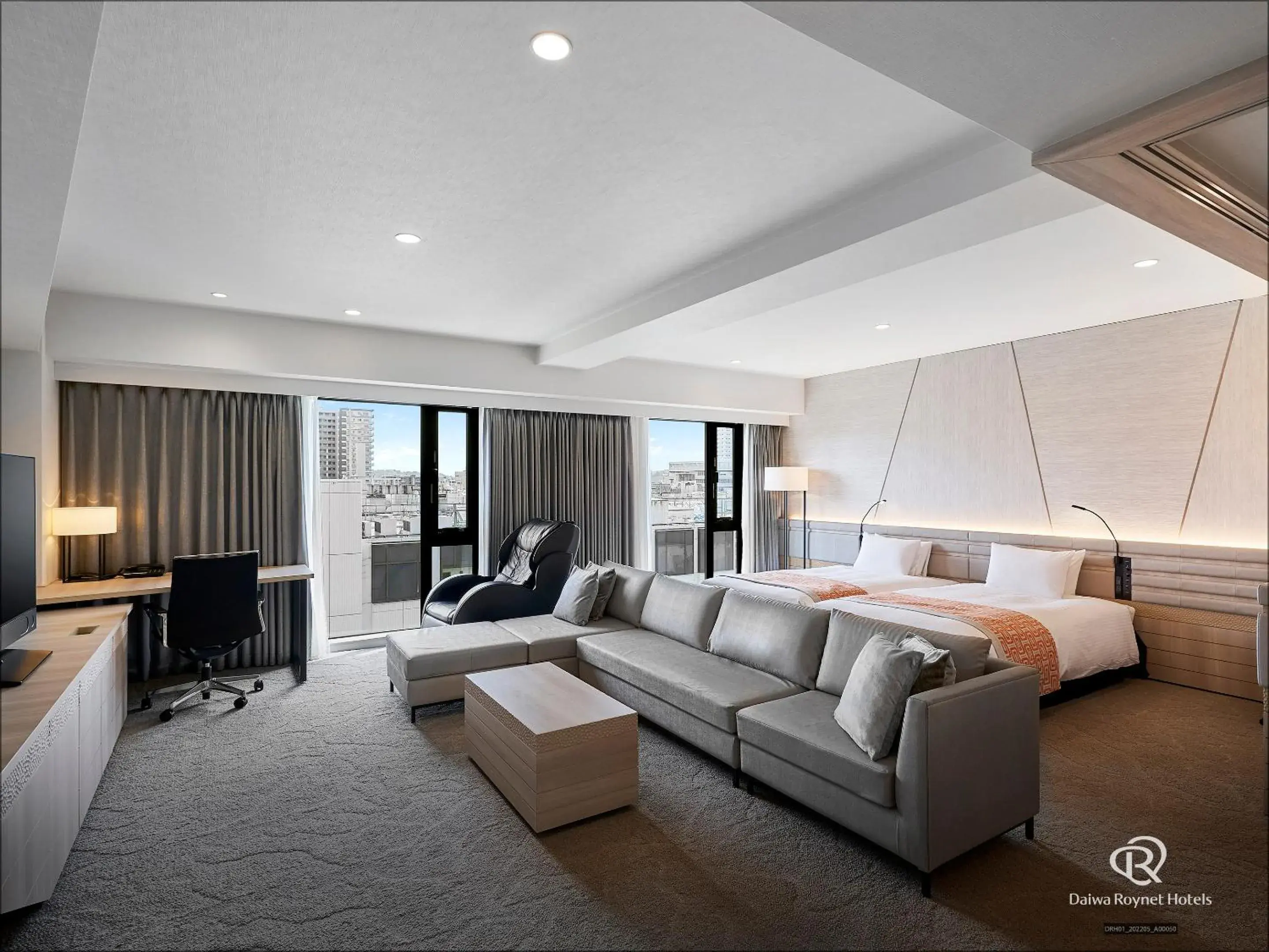 Photo of the whole room, Bed in Daiwa Roynet Hotel Sendai Ichibancho PREMIER Photo of the whole room, Bed in Daiwa Roynet Hotel Sendai Ichibancho PREMIER