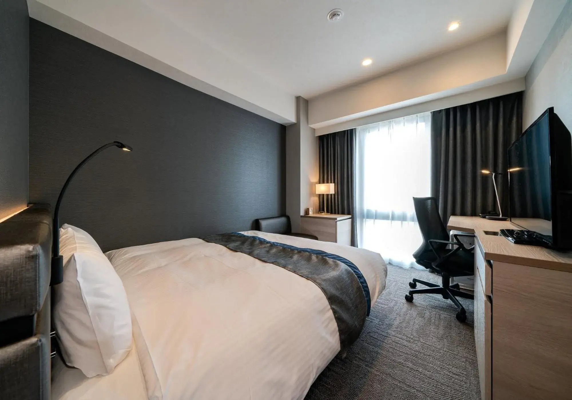 Photo of the whole room, Bed in Daiwa Roynet Hotel Sendai Ichibancho PREMIER Photo of the whole room, Bed in Daiwa Roynet Hotel Sendai Ichibancho PREMIER