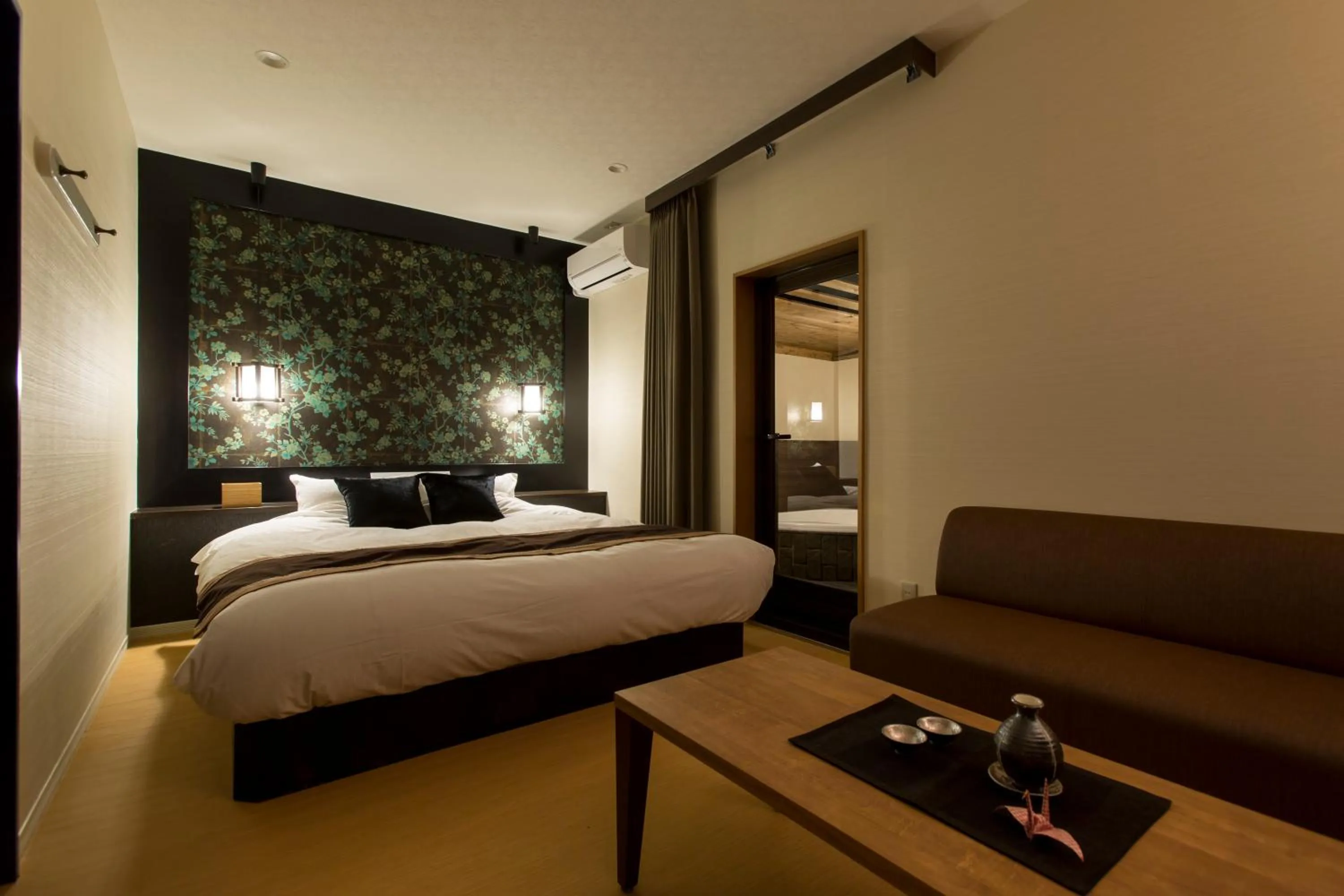 Photo of the whole room, Bed in Tsuki no Yado Kaguya