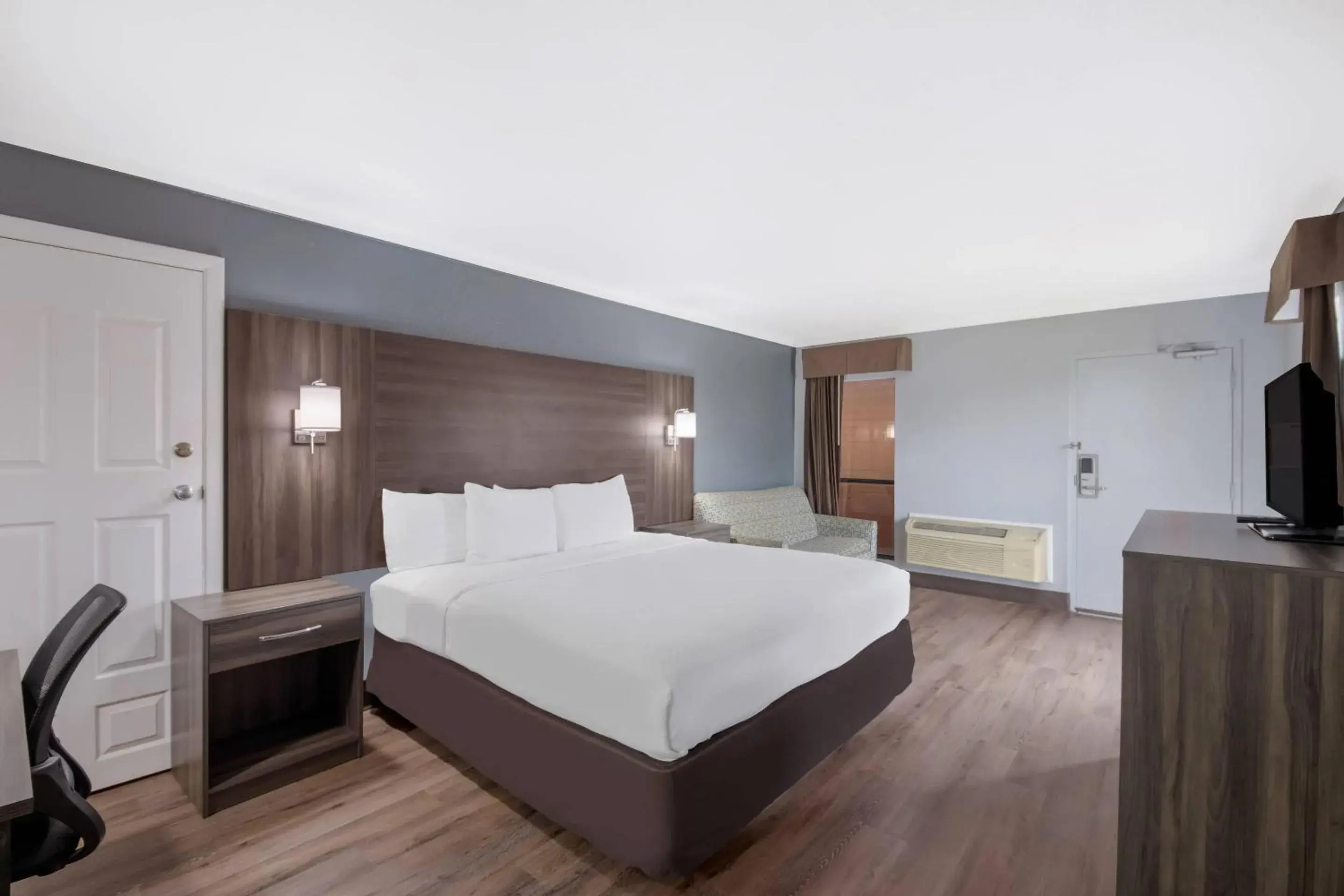 Bedroom, Bed in Econo Lodge Austin North near The Domain Bedroom, Bed in Econo Lodge Austin North near The Domain