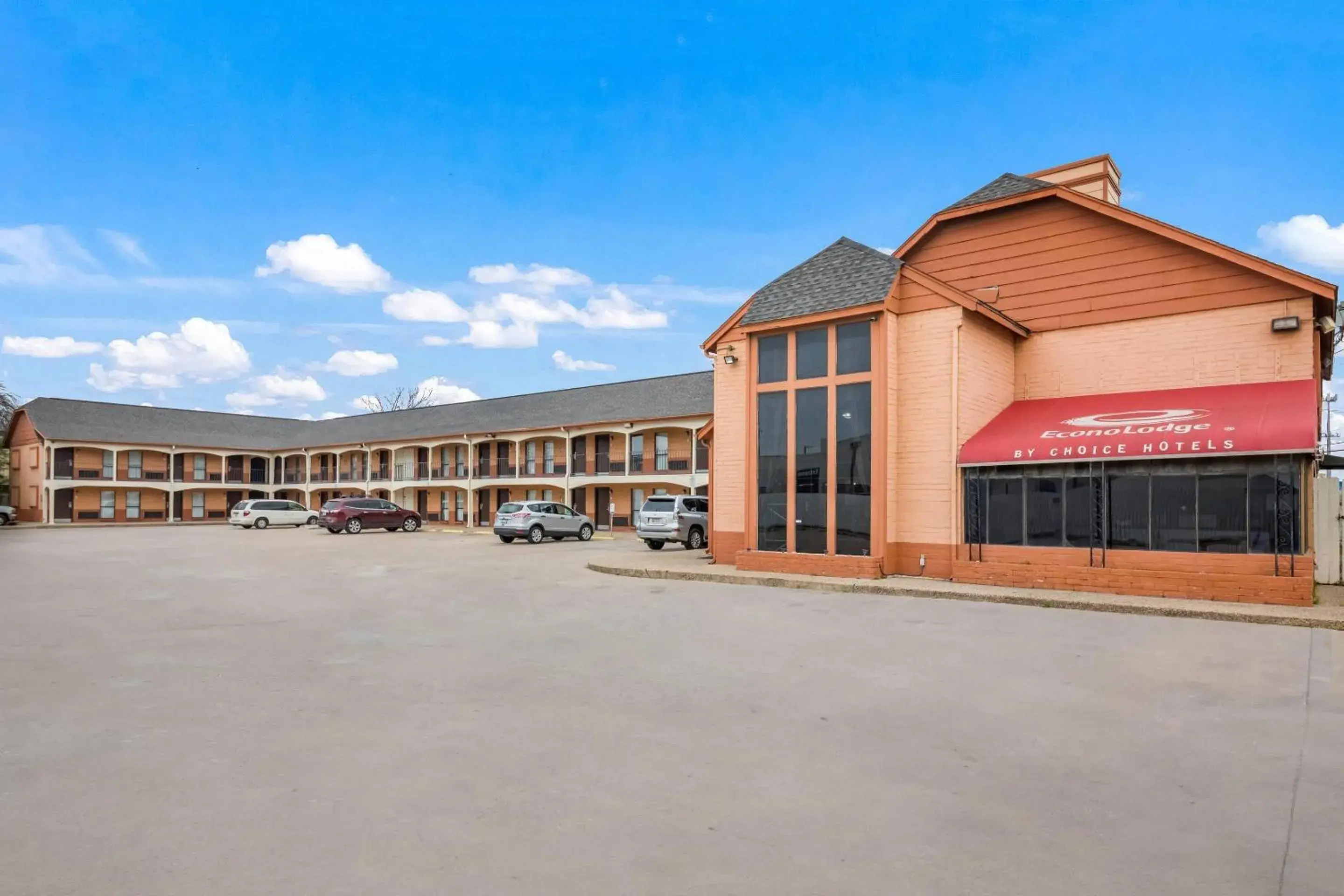 Property building in Econo Lodge Austin North near The Domain Property building in Econo Lodge Austin North near The Domain