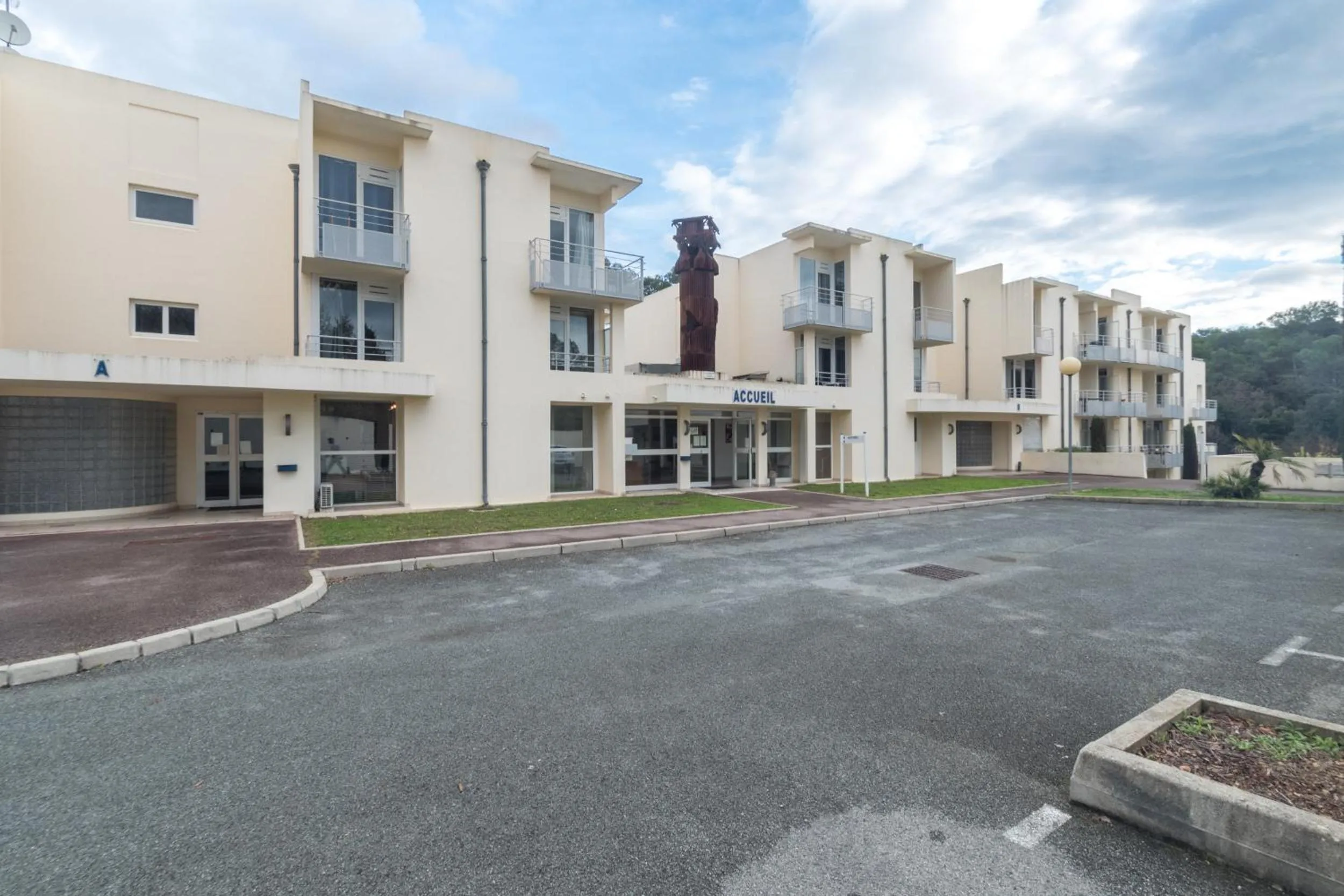 Property building in City Résidence Sophia