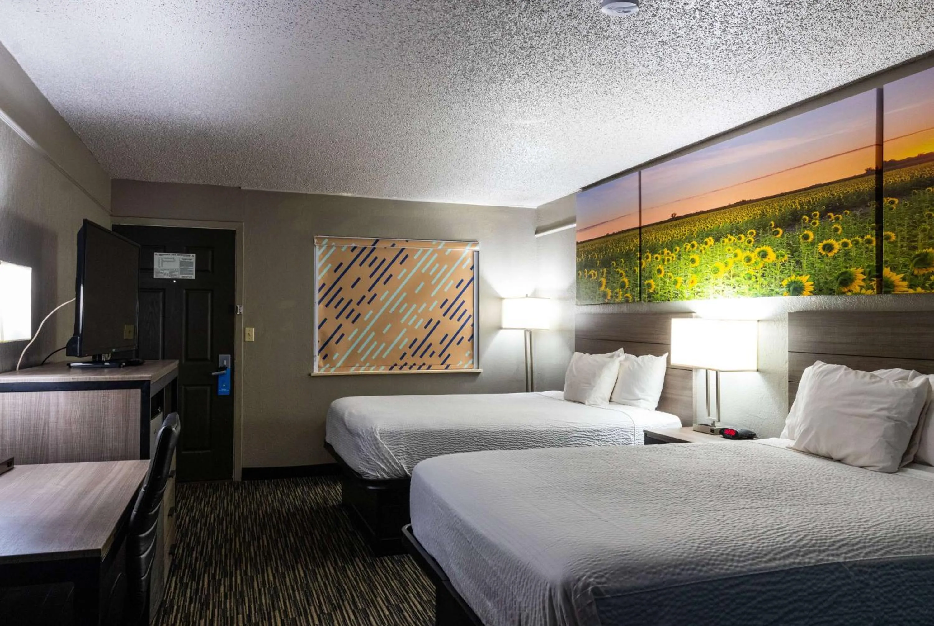 Photo of the whole room, Bed in Days Inn by Wyndham N.W. Medical Center