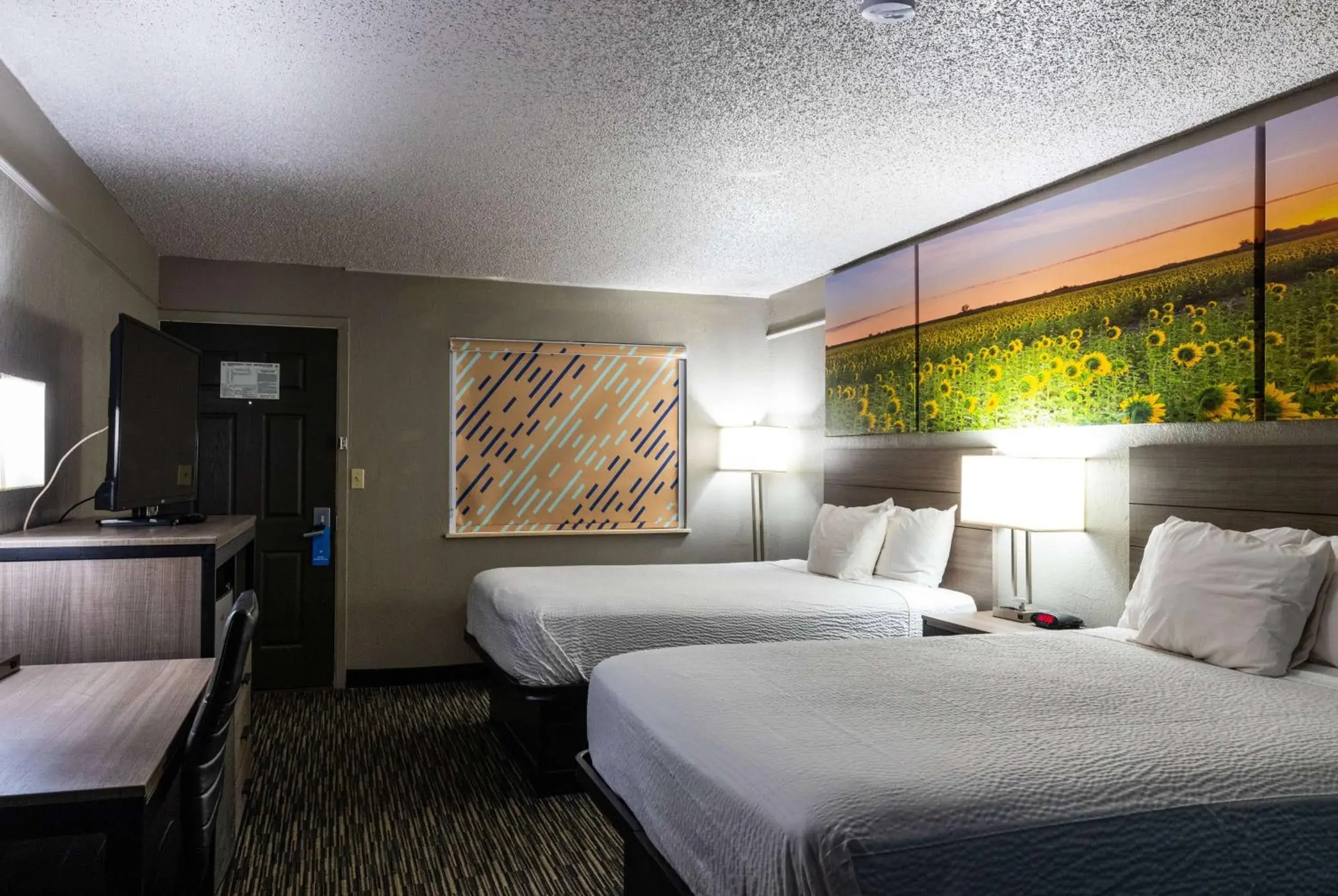 Queen Room with Two Queen Beds - Non-Smoking in Days Inn by Wyndham N.W. Medical Center Queen Room with Two Queen Beds - Non-Smoking in Days Inn by Wyndham N.W. Medical Center