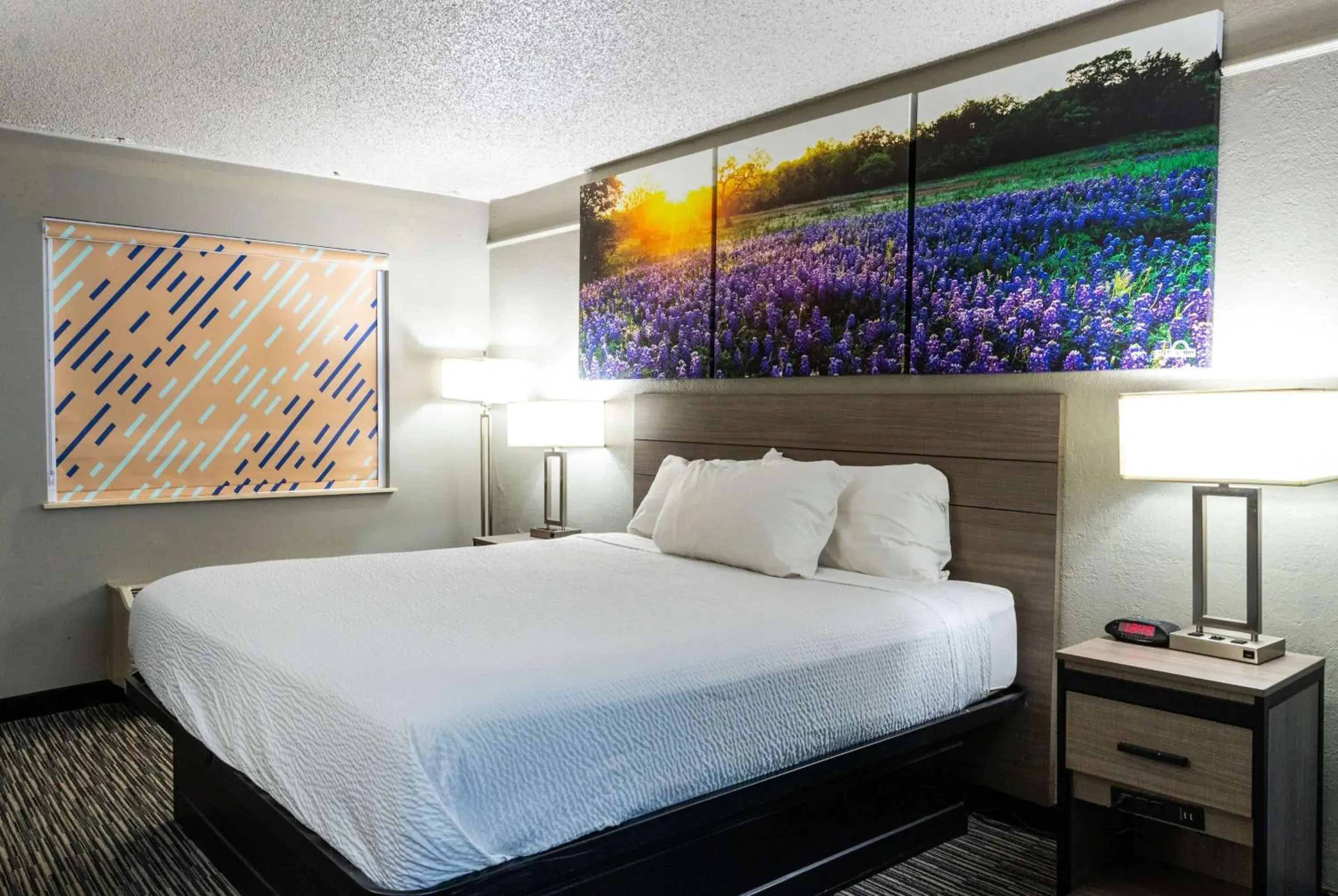 Queen Room with Bath Tub - Mobility Accessible/Non-Smoking in Days Inn by Wyndham N.W. Medical Center Queen Room with Bath Tub - Mobility Accessible/Non-Smoking in Days Inn by Wyndham N.W. Medical Center