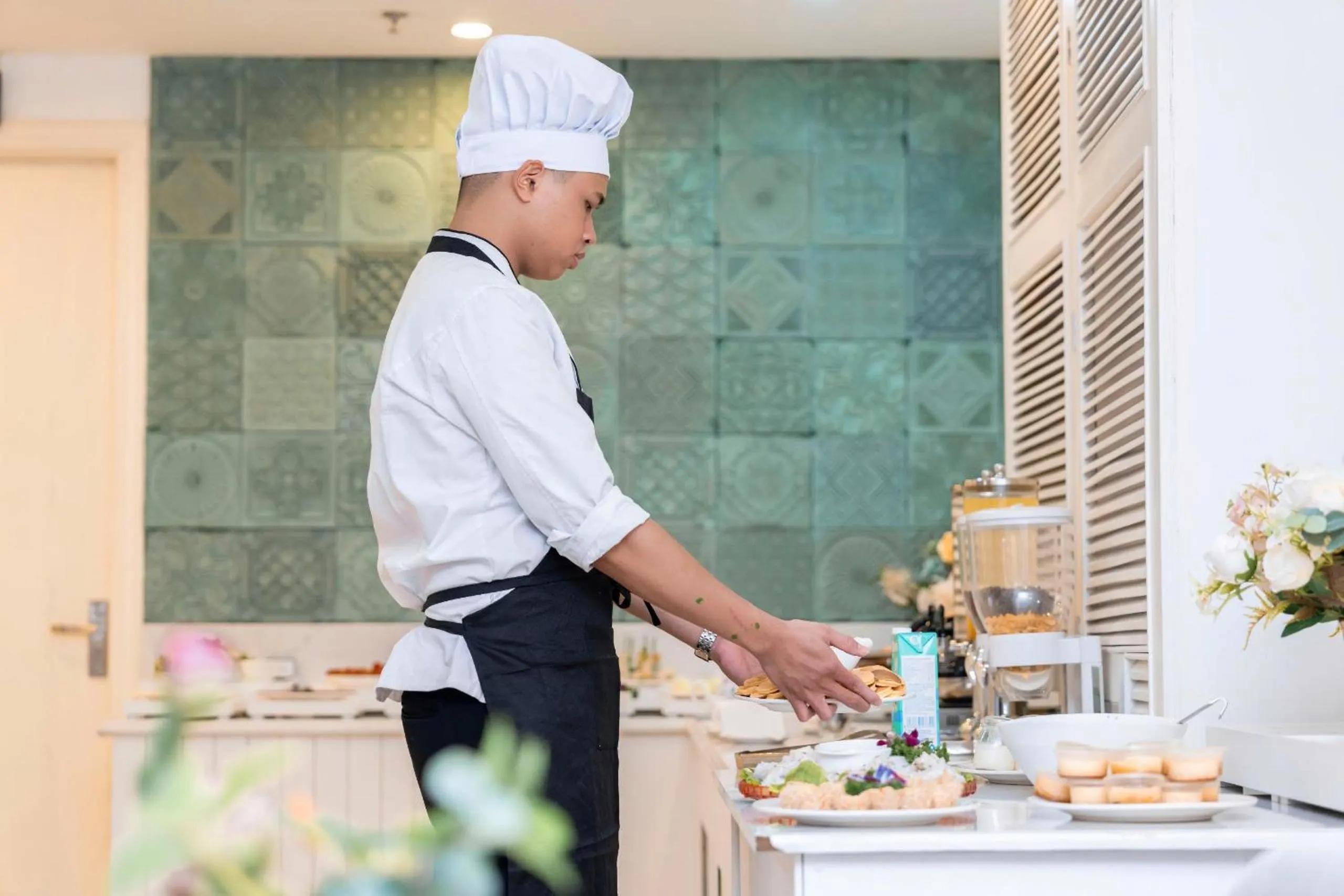 Breakfast in Minasi HanoiOi Lakeside Hotel