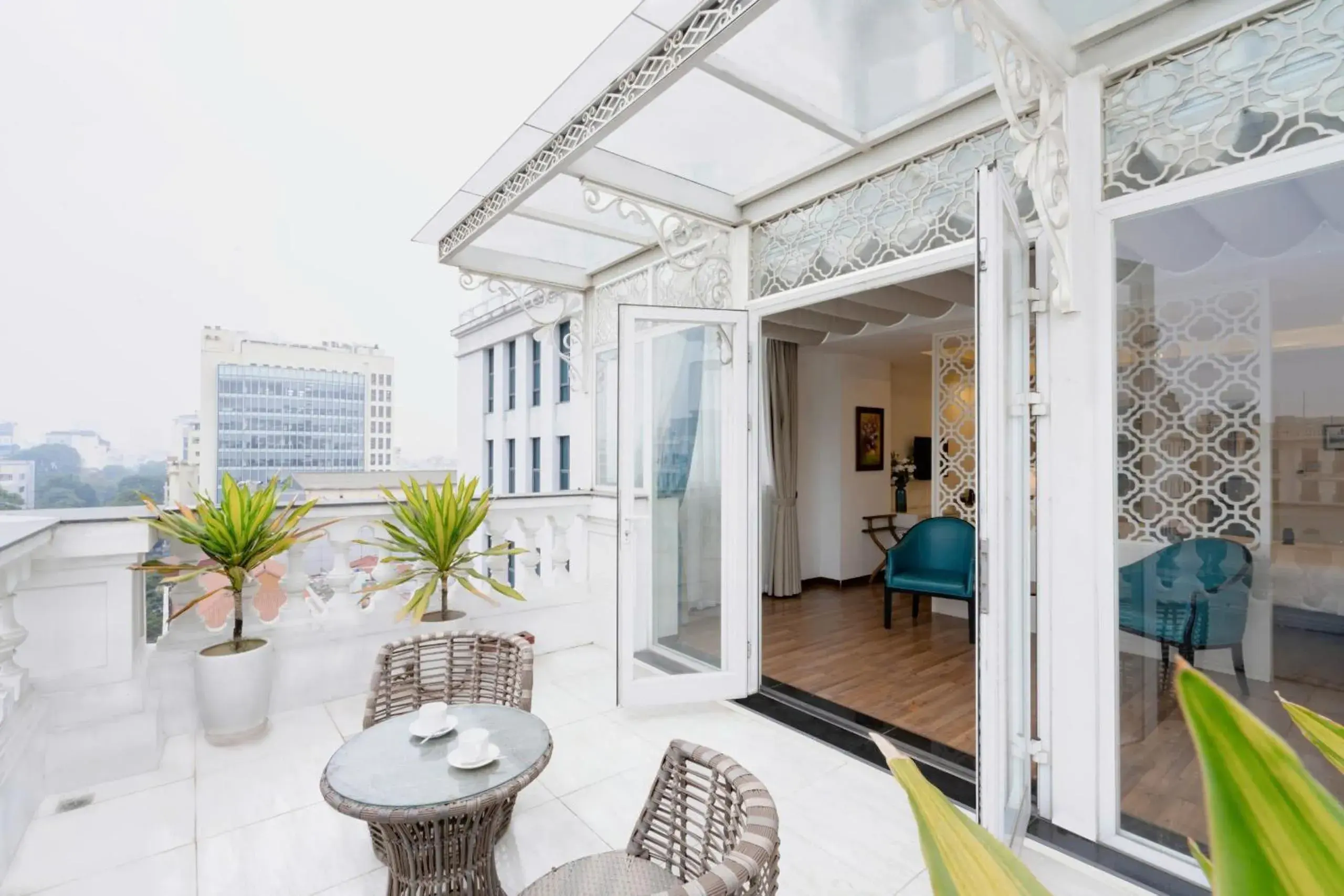 Property building in Minasi HanoiOi Lakeside Hotel Property building in Minasi HanoiOi Lakeside Hotel