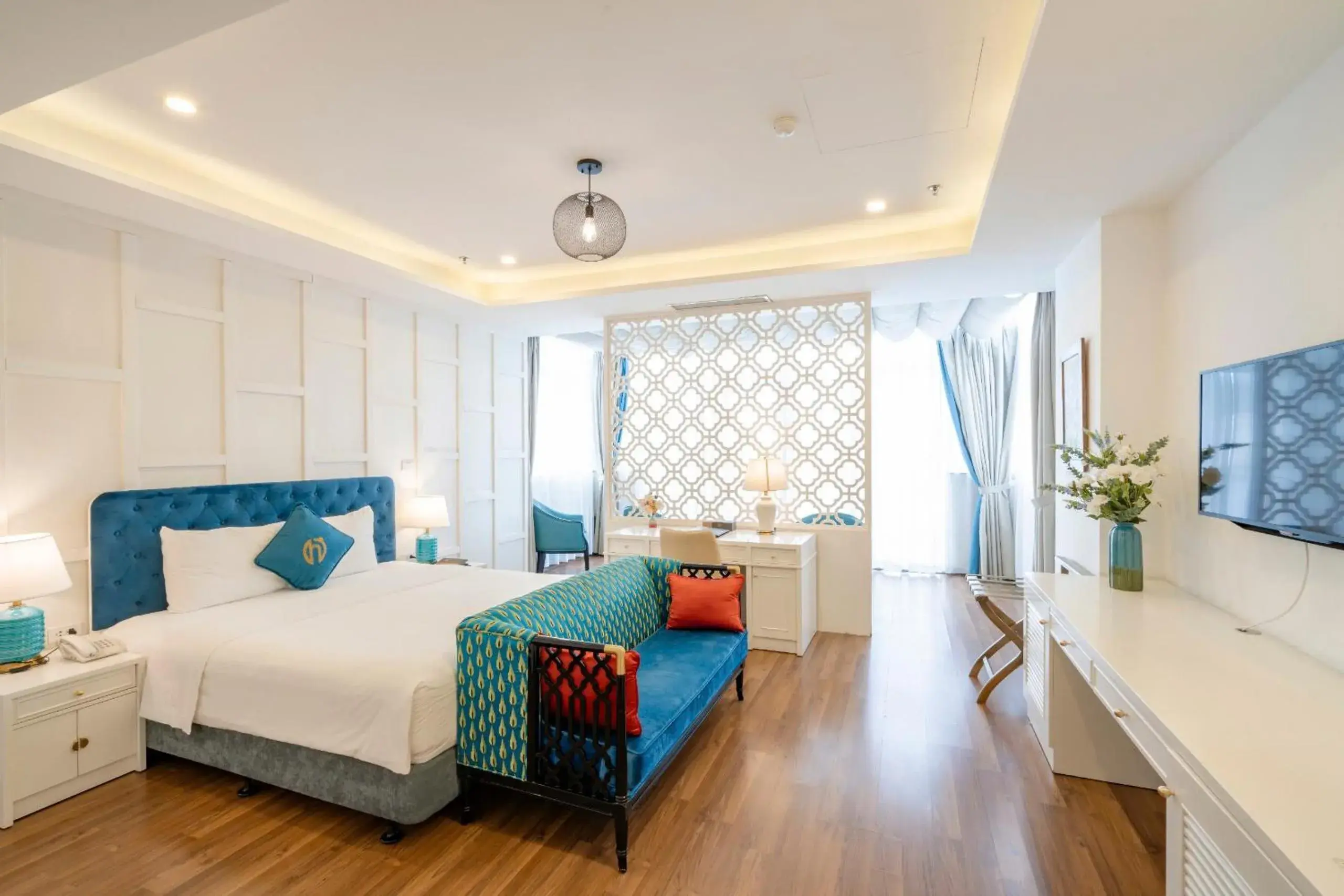 Bedroom, Bed in Minasi HanoiOi Lakeside Hotel Bedroom, Bed in Minasi HanoiOi Lakeside Hotel