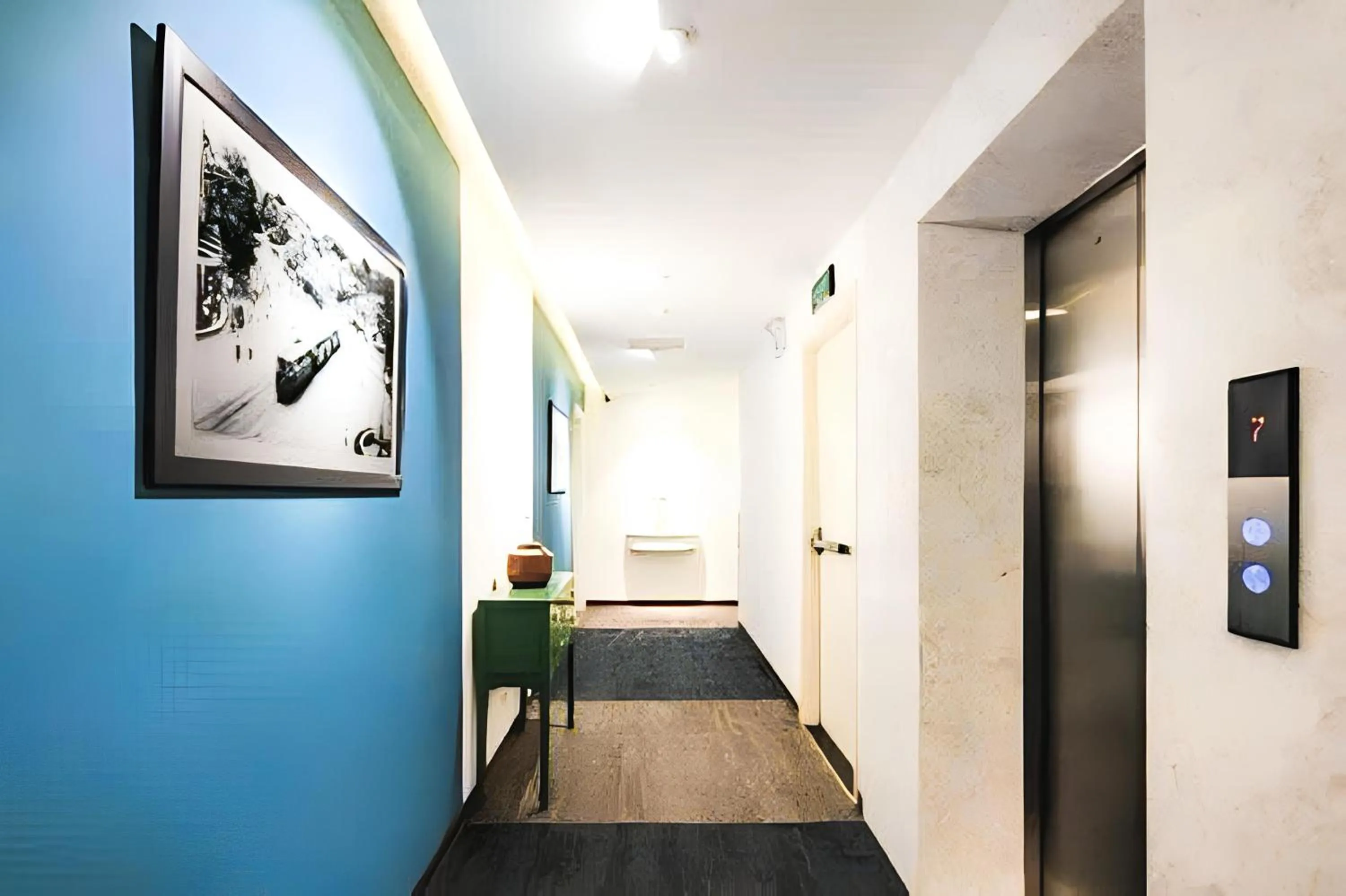 Property building in Minasi HanoiOi Lakeside Hotel