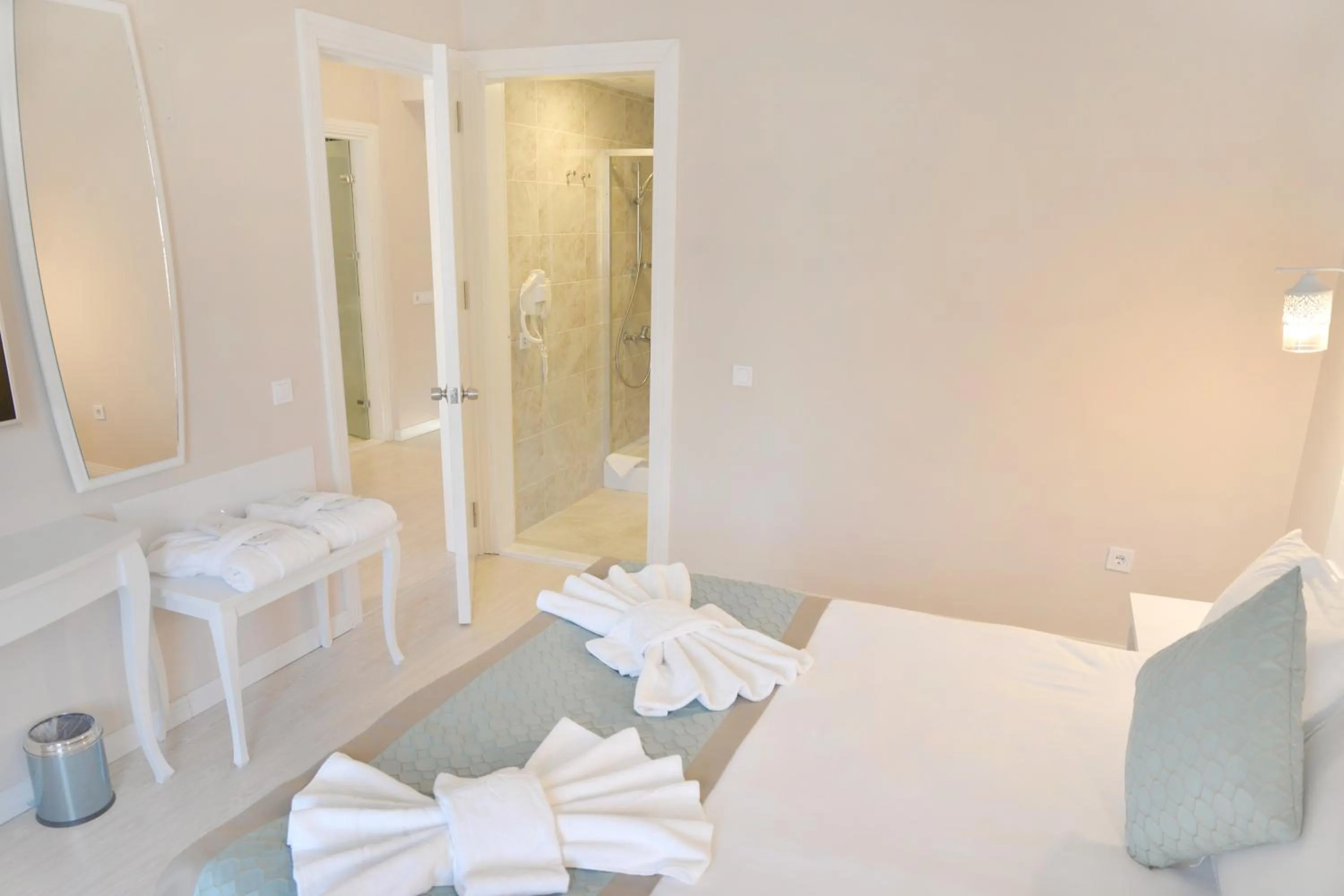 Bed in ADEMPİRA TERMAL&SPAHOTEL