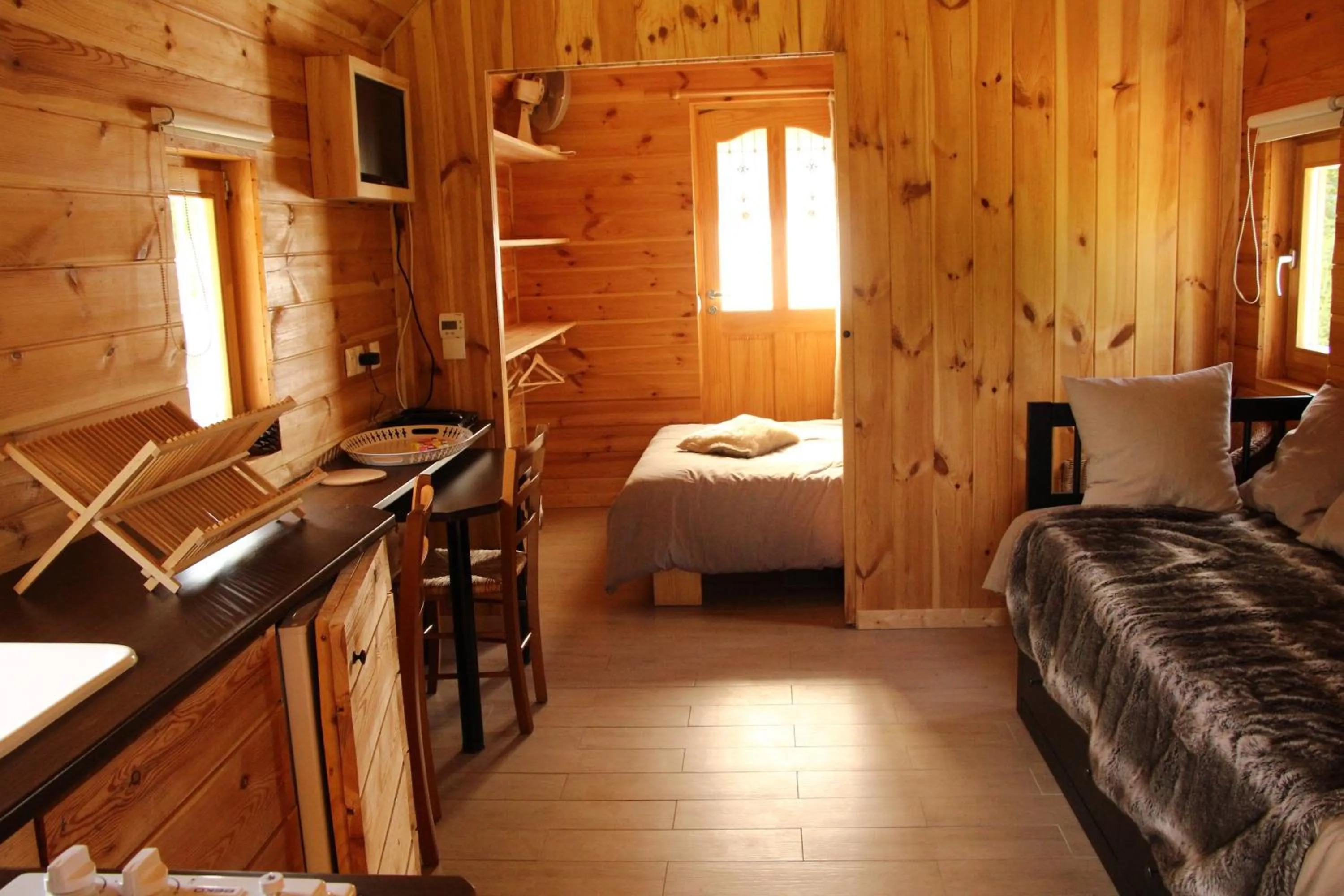 Bathroom, Bed in Western City Troyes