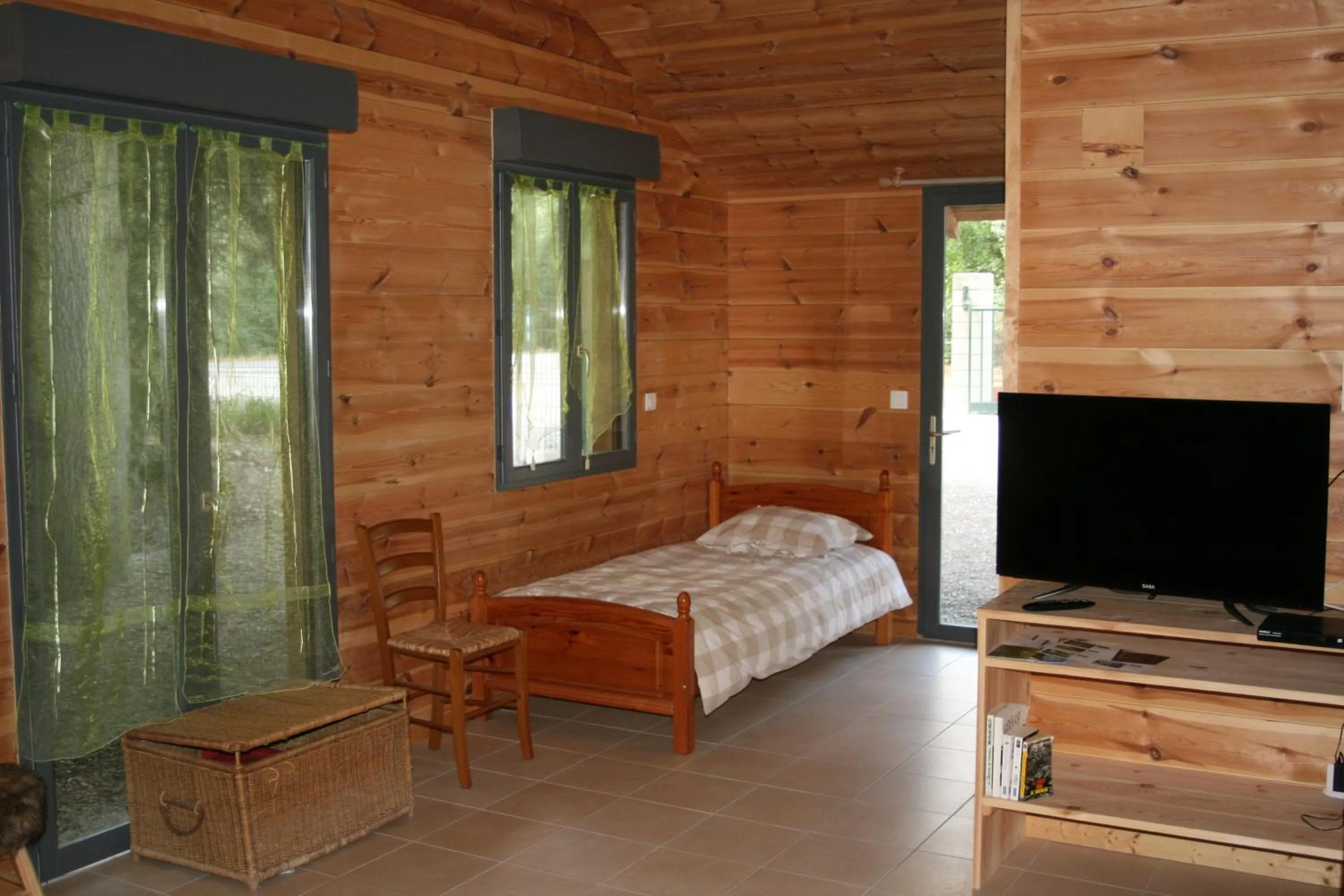 Bed in Western City Troyes