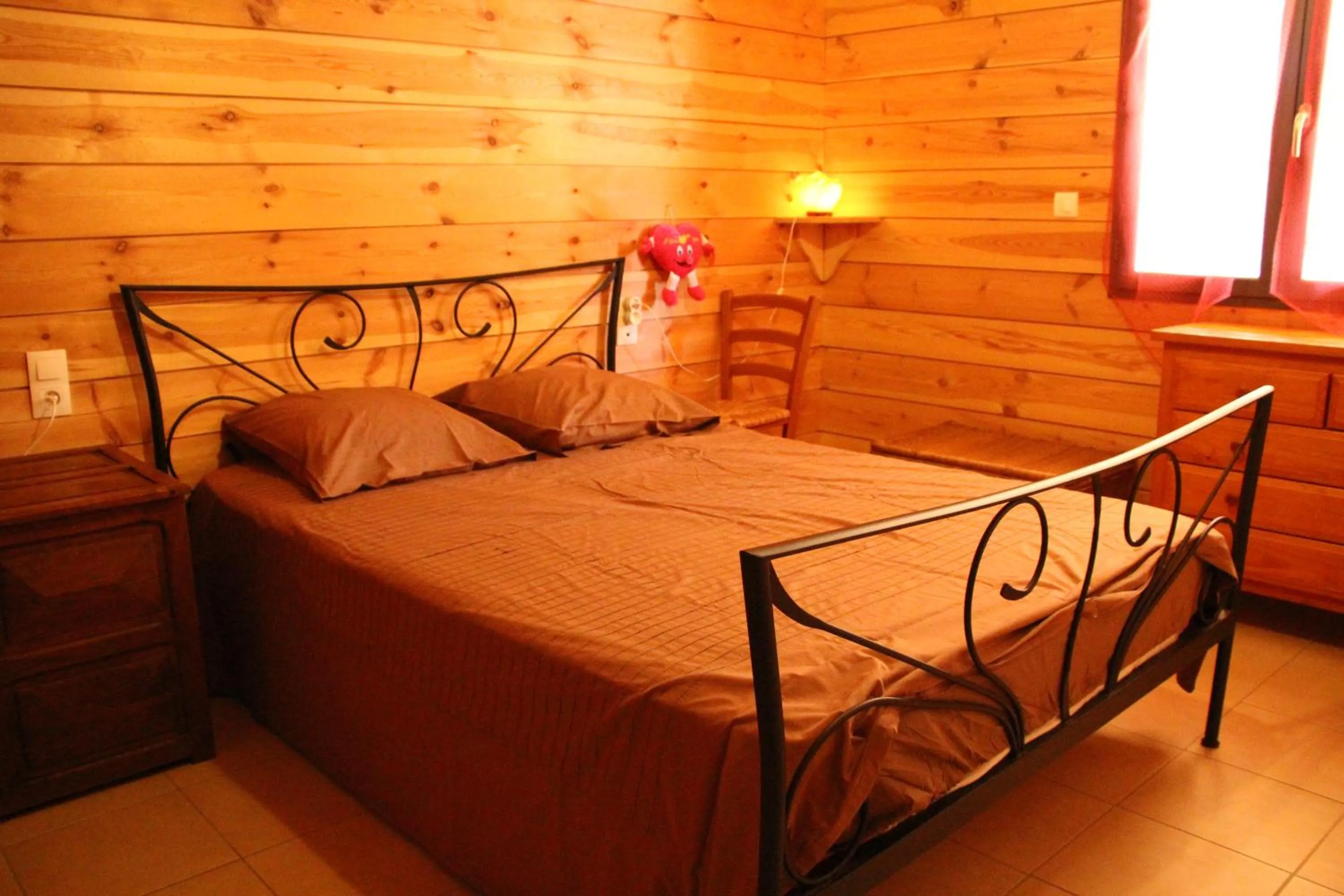 Bedroom, Bed in Western City Troyes