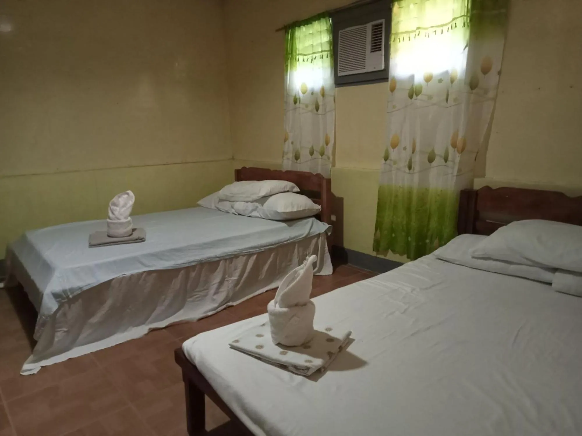 Bed in Basio's Place Tourist Inn by RedDoorz