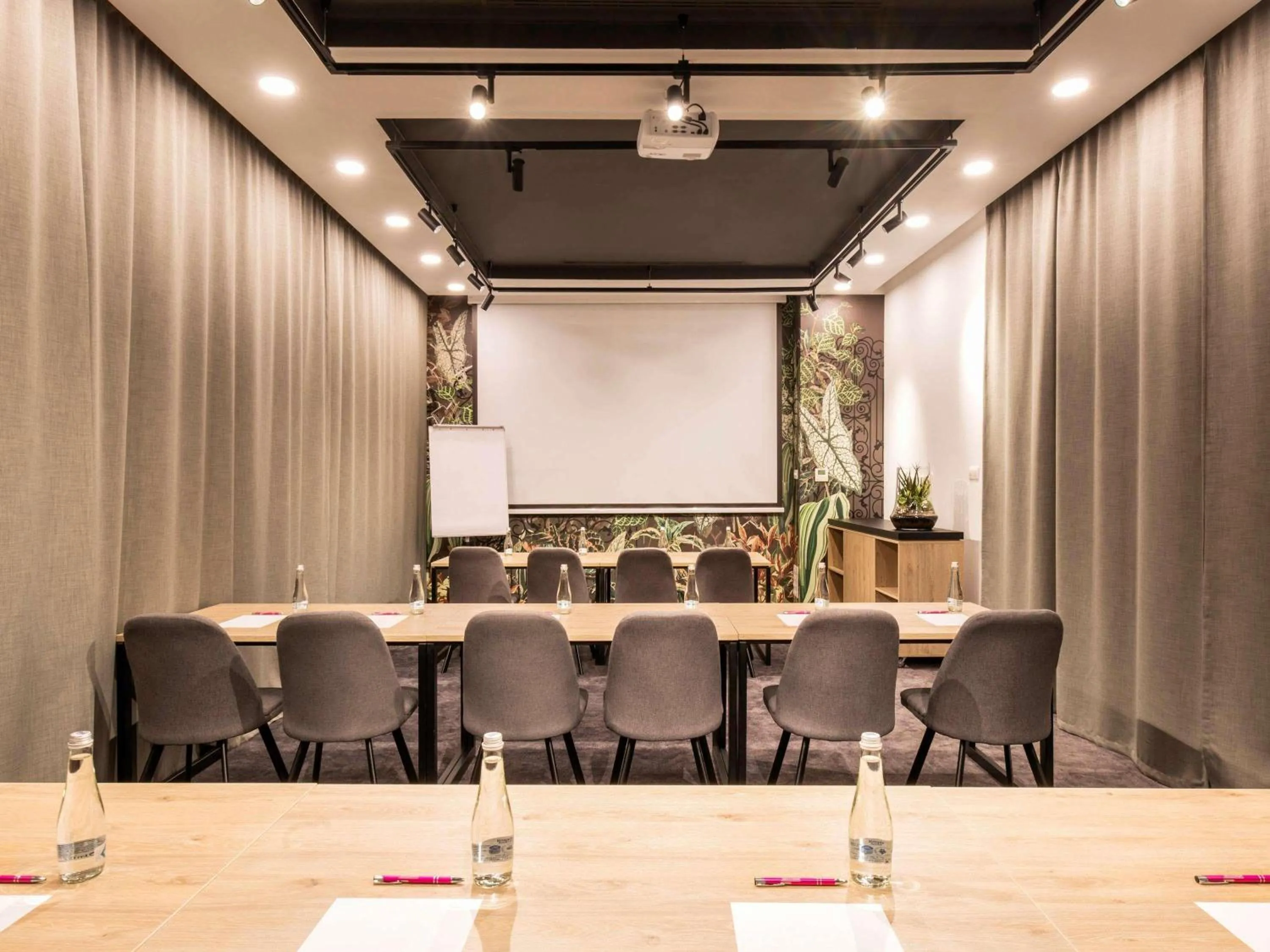Meeting/conference room in ibis Styles Kraków East