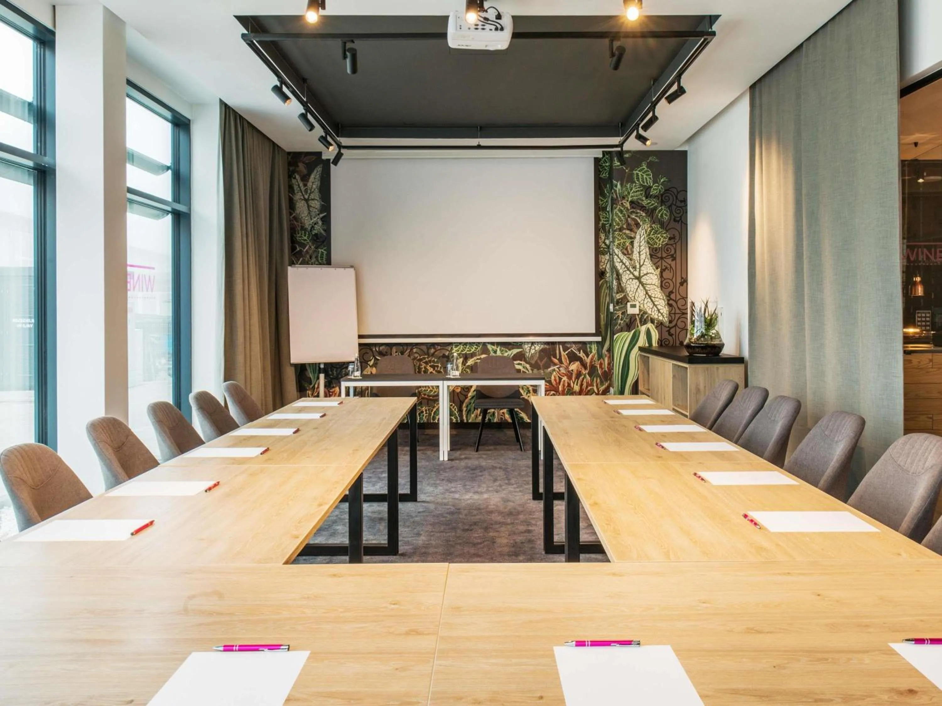 Meeting/conference room in ibis Styles Kraków East