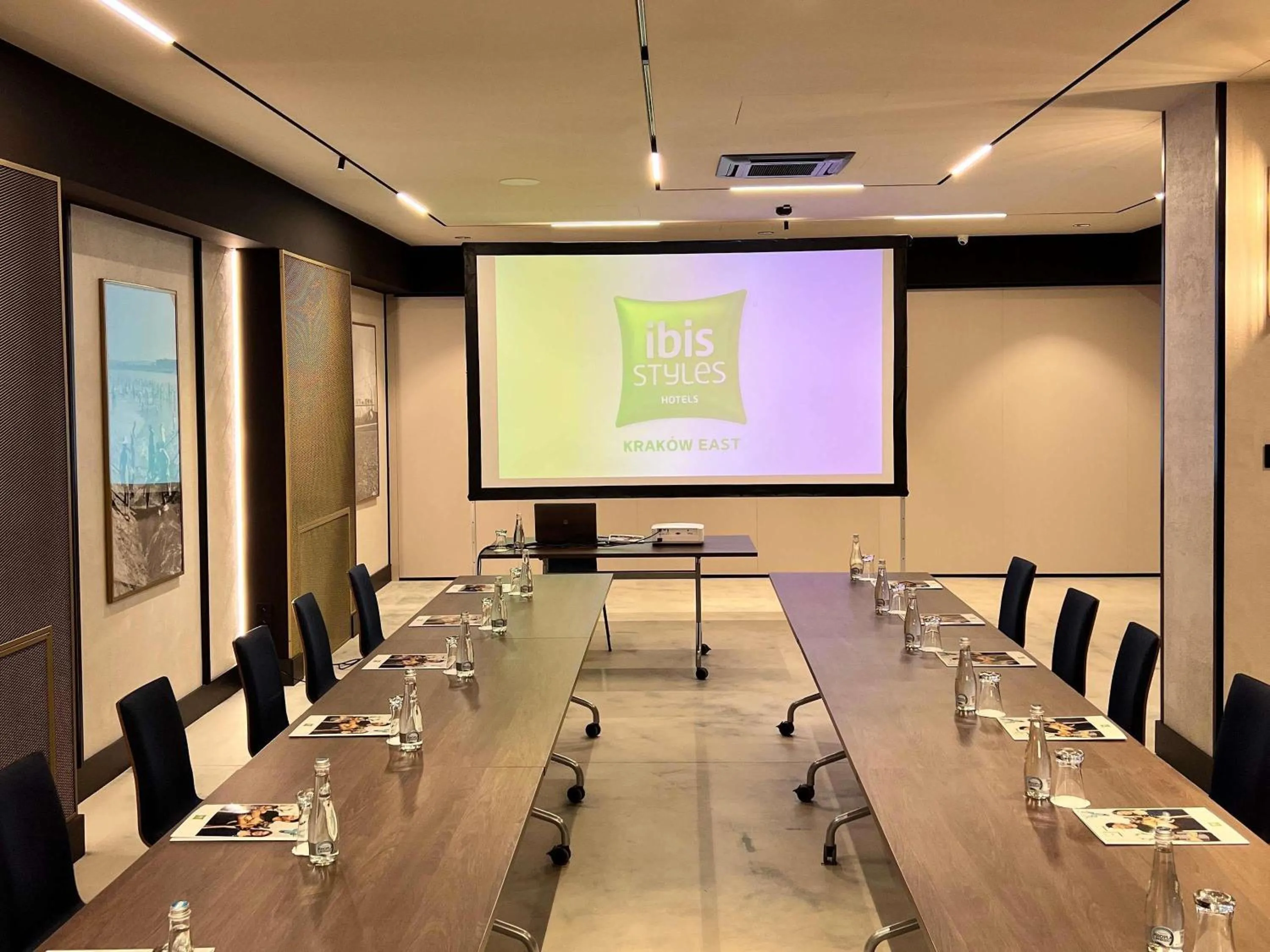 Meeting/conference room in ibis Styles Kraków East