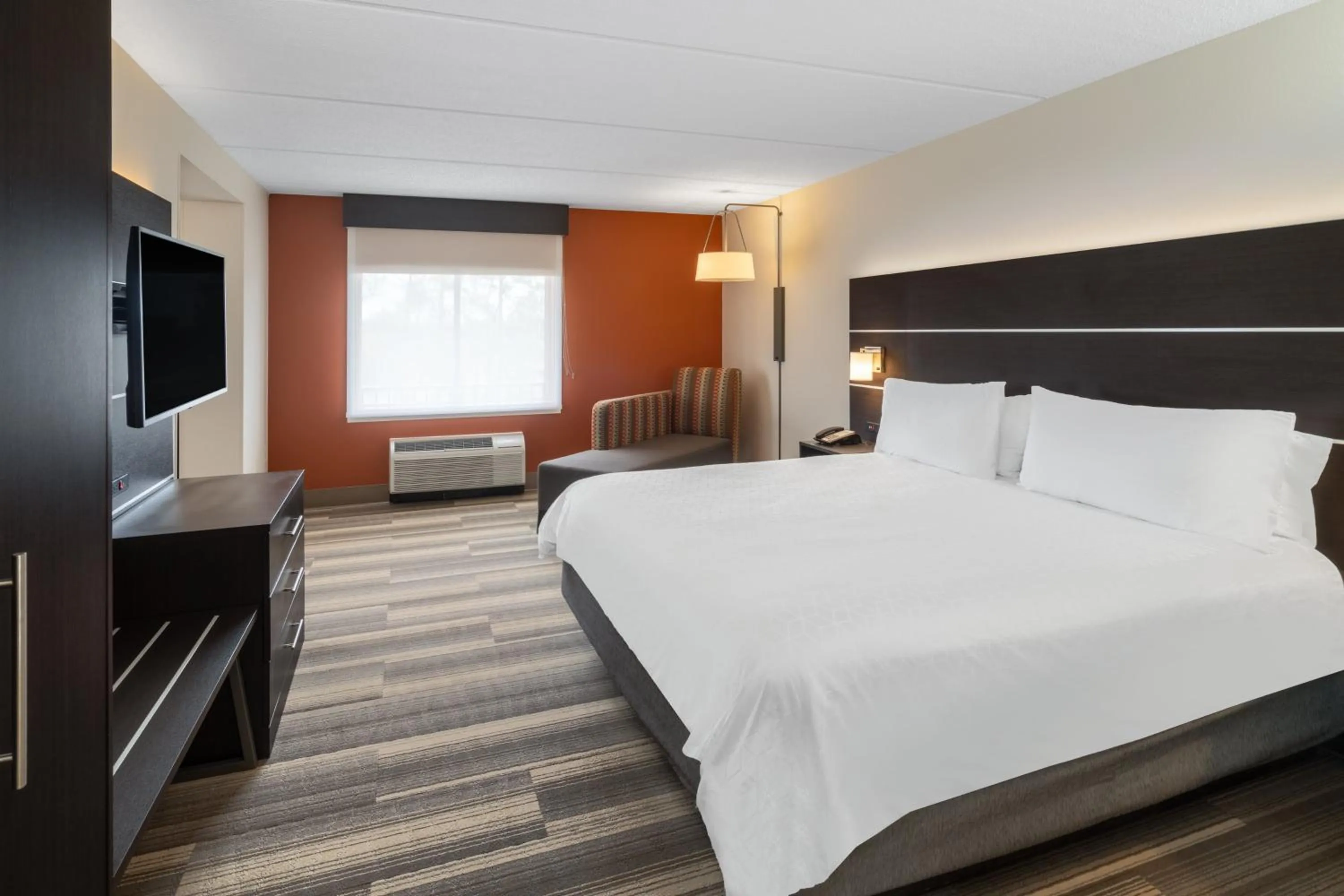 Photo of the whole room, Bed in Holiday Inn Express Hotel & Suites Bluffton at Hilton Head Area by IHG