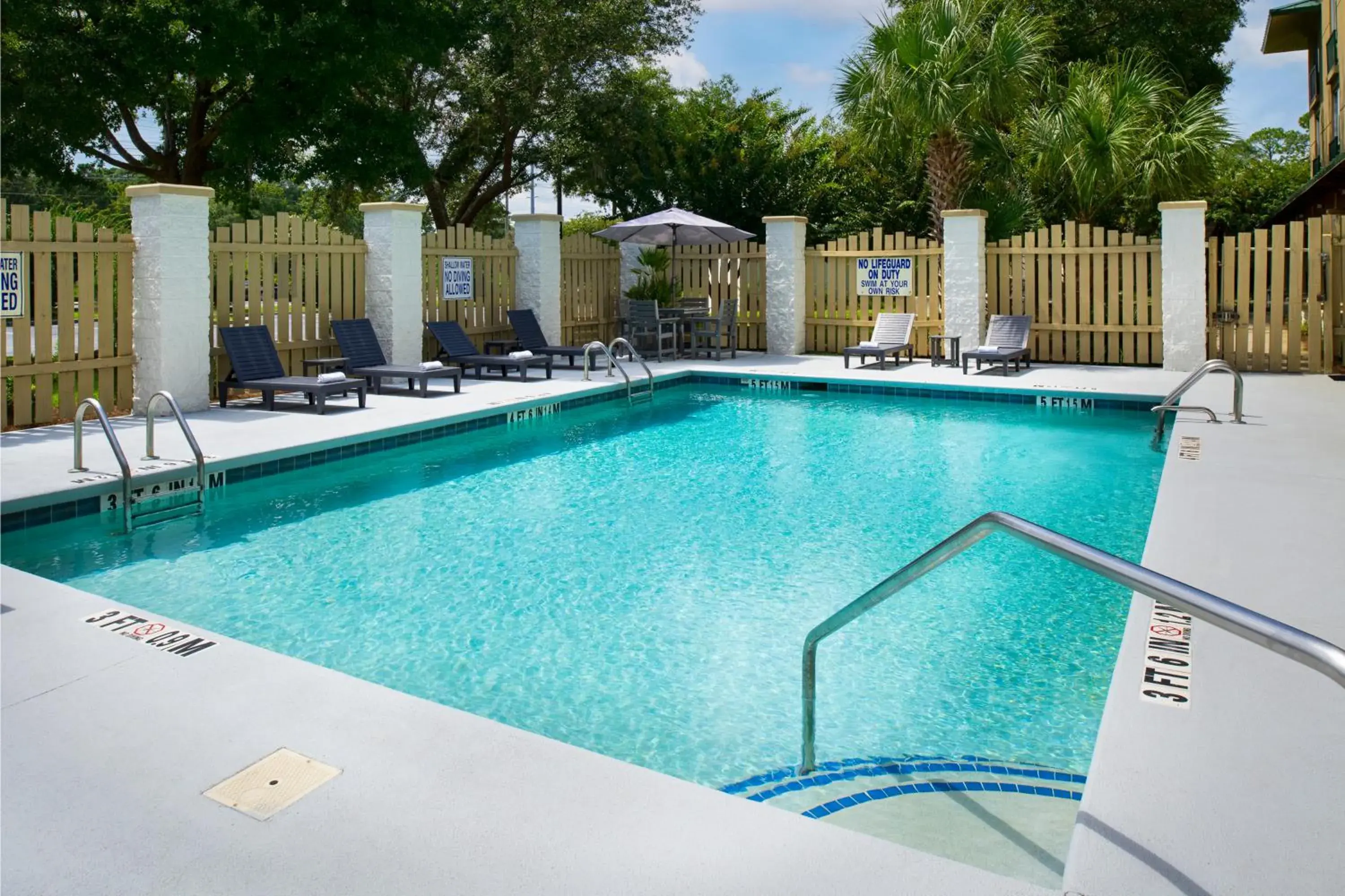 Holiday Inn Express Hotel & Suites Bluffton at Hilton Head Area by IHG Holiday Inn Express Hotel & Suites Bluffton at Hilton Head Area by IHG