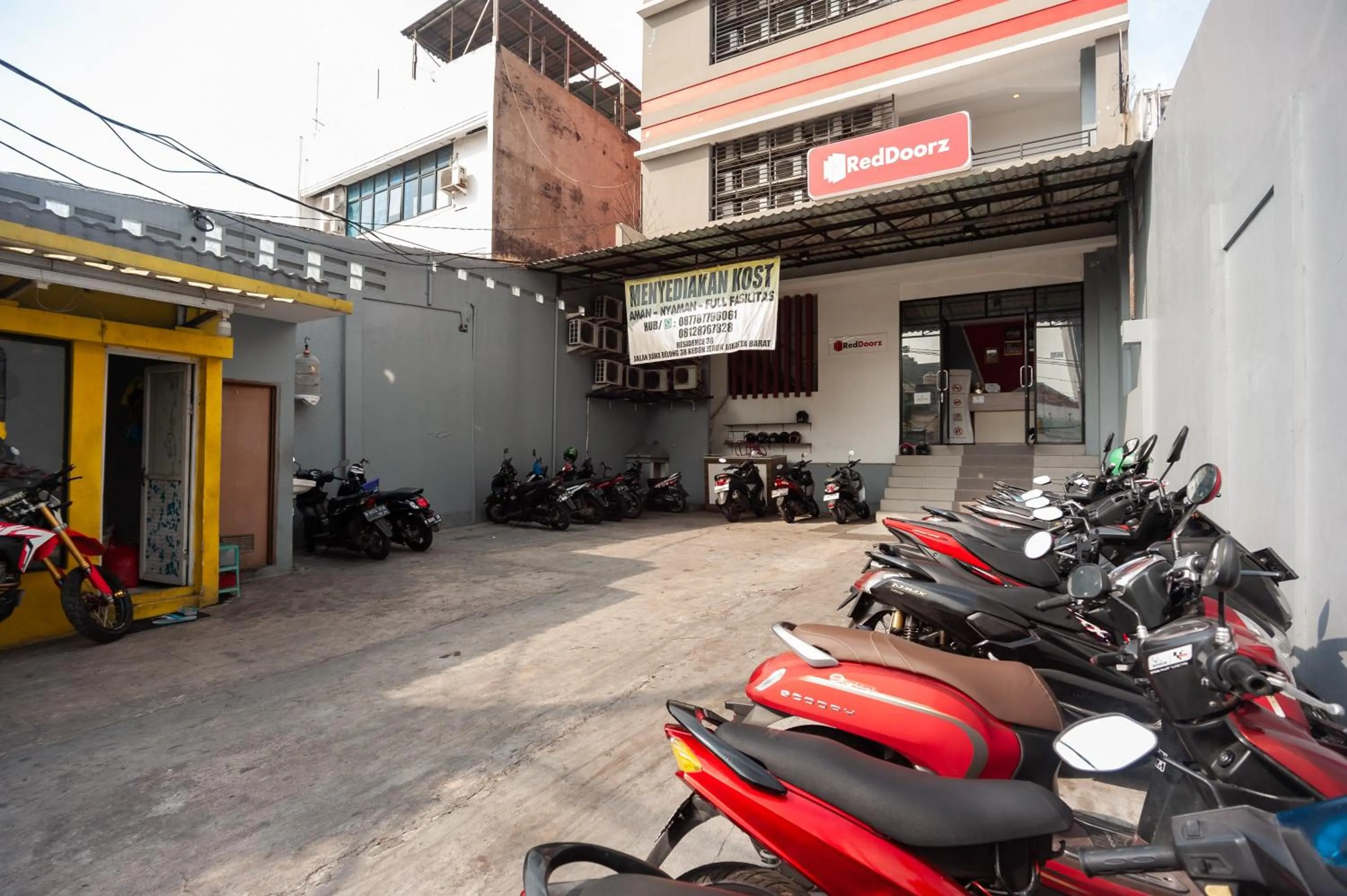 Property building in RedDoorz near Binus Anggrek 2