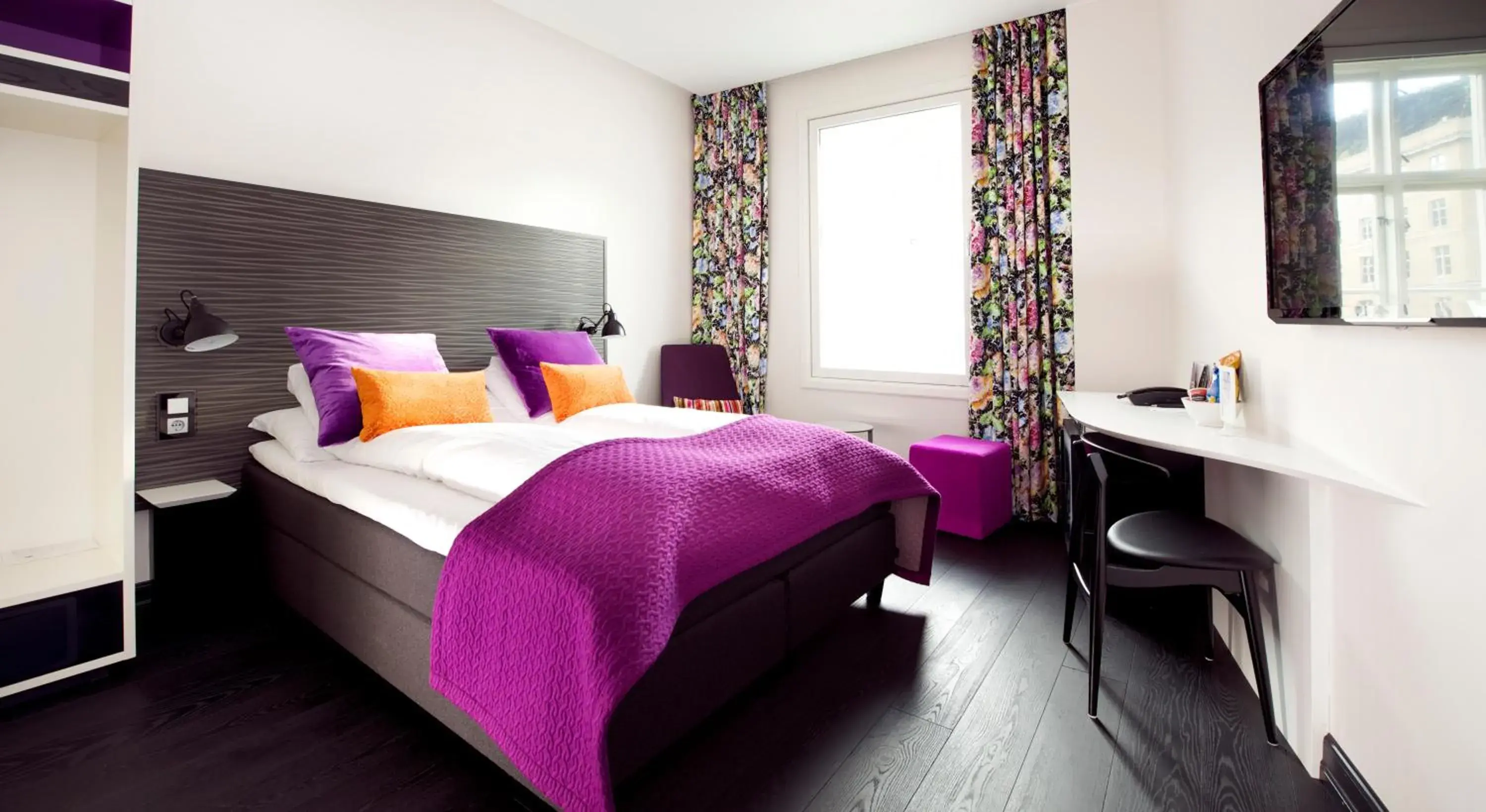 Photo of the whole room, Bed in Hotel No13 Photo of the whole room, Bed in Hotel No13