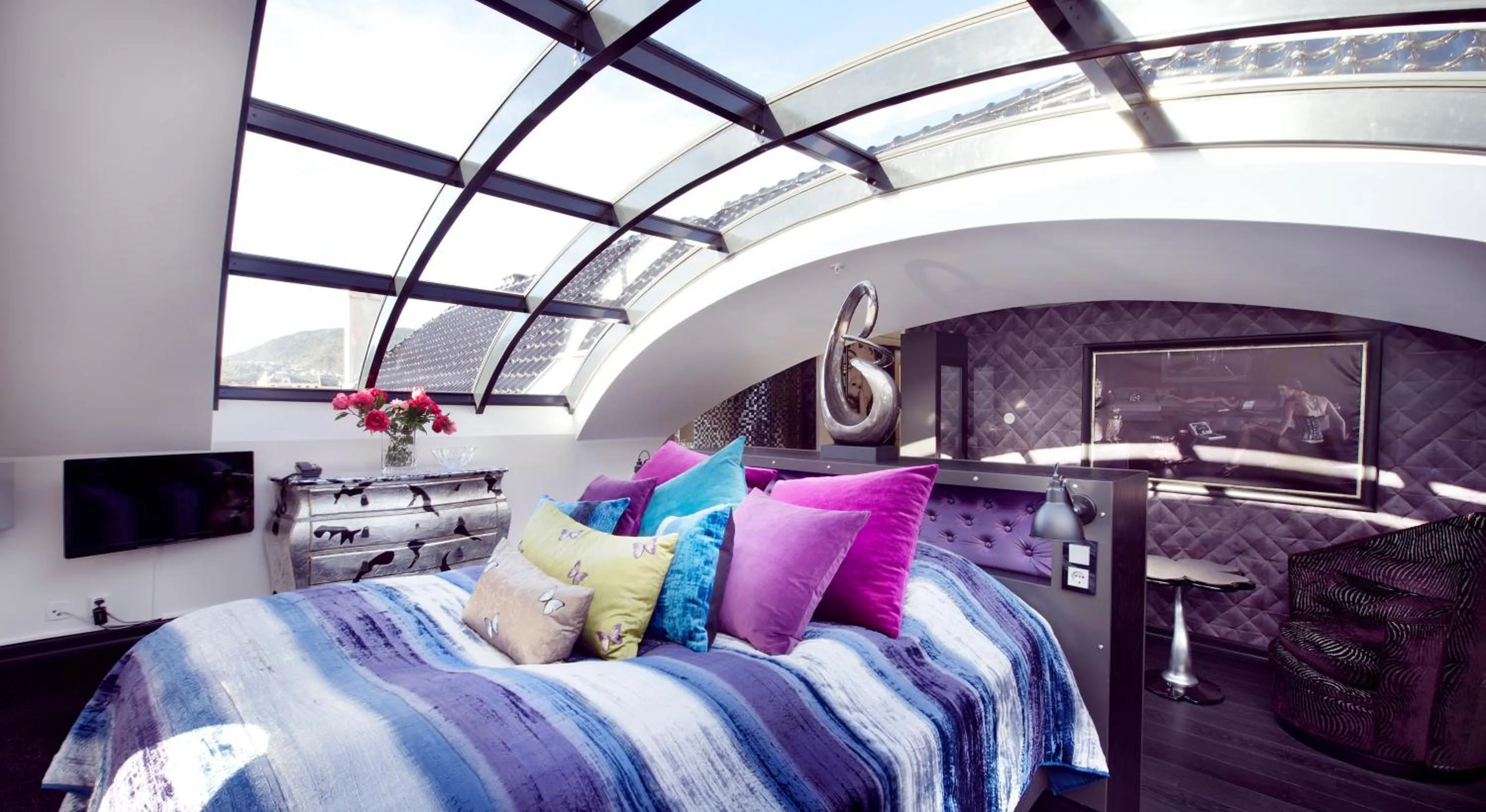 VIP, Bed in Hotel No13