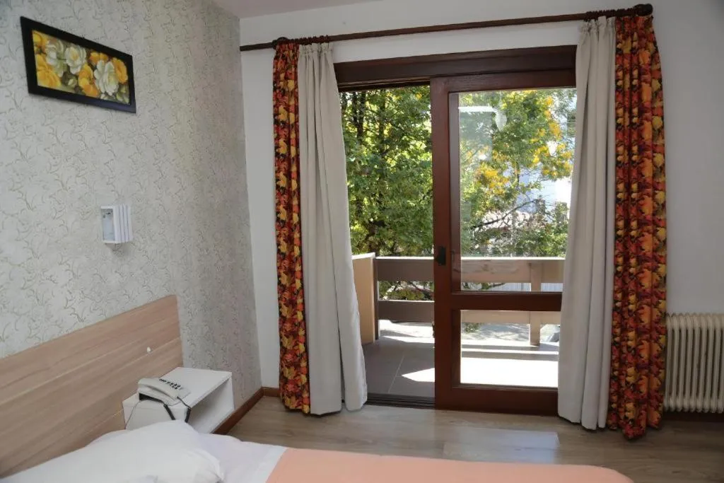 Bed in Hotel Alpen Hof