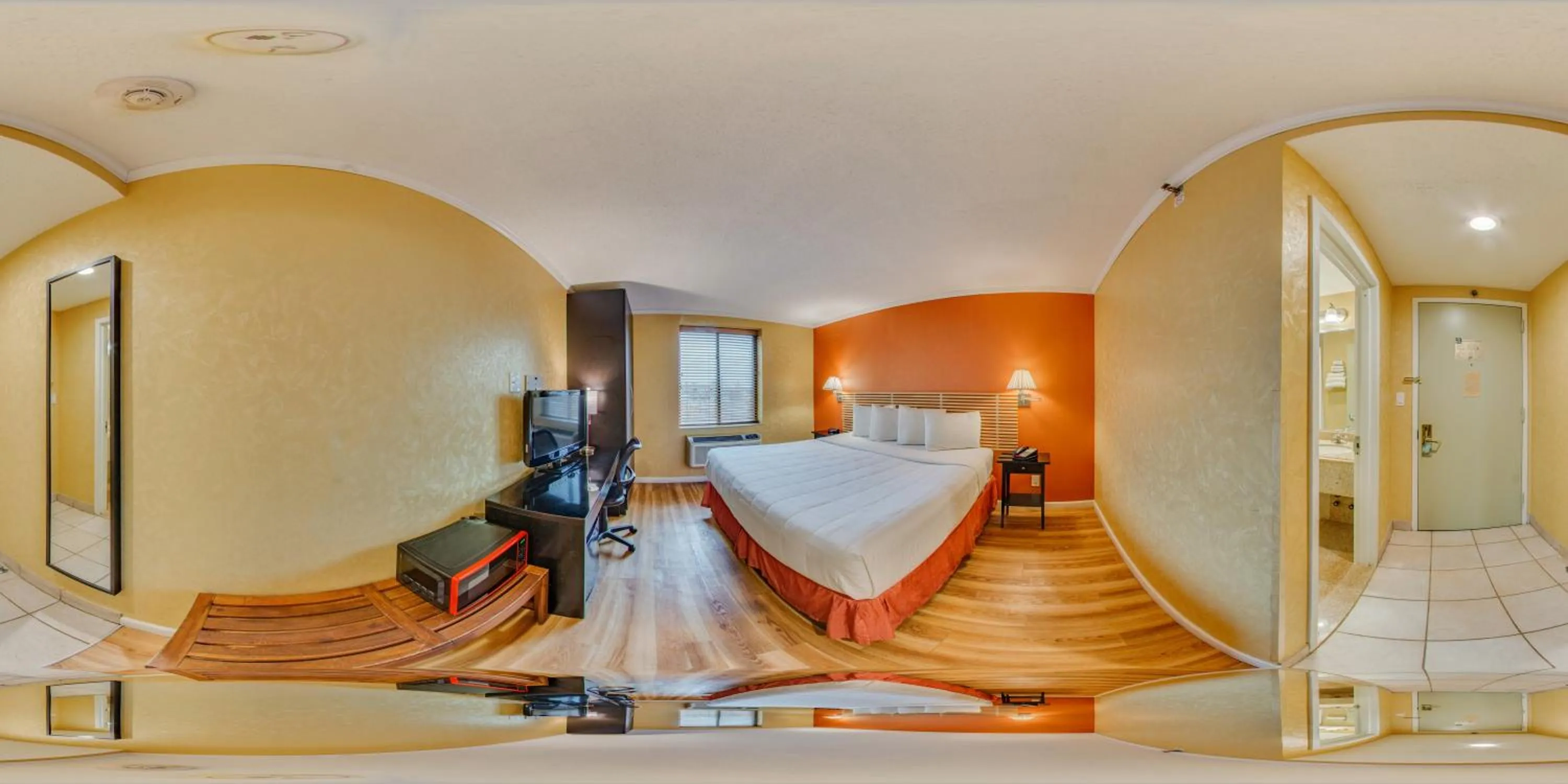 Bedroom, Bed in Quality Inn JFK Airport Rockaway Blvd