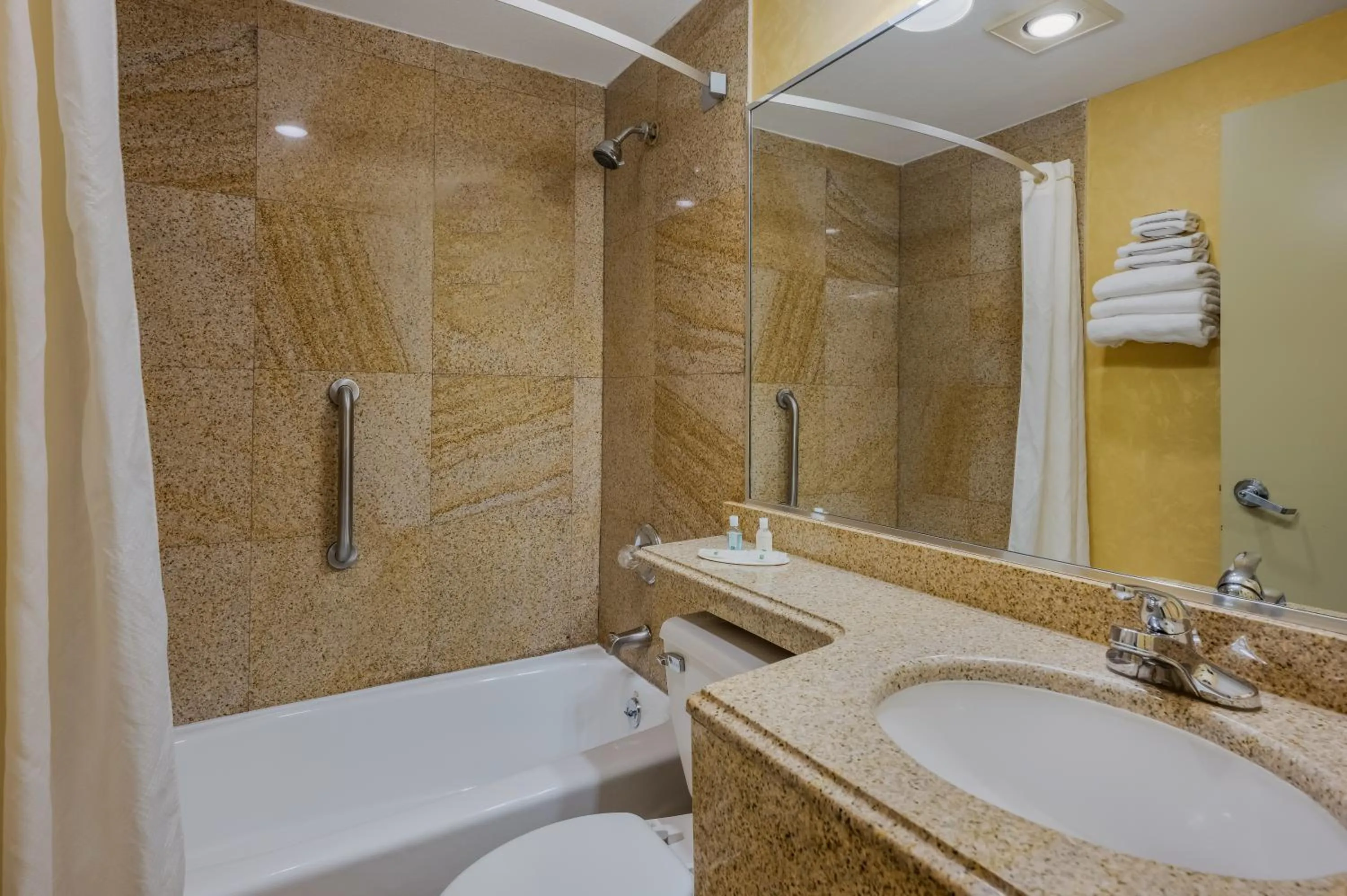 acessibility in Quality Inn JFK Airport Rockaway Blvd