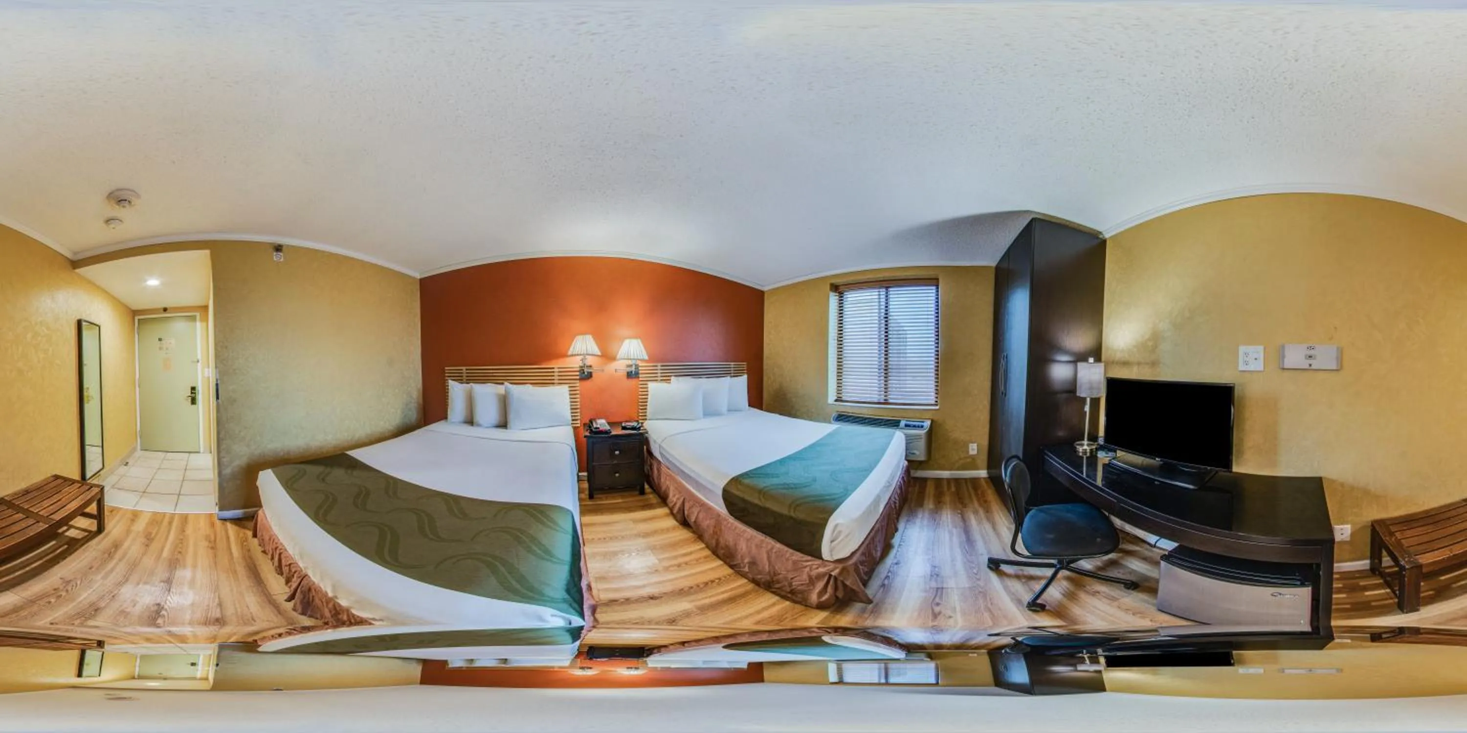 Bedroom, Bed in Quality Inn JFK Airport Rockaway Blvd