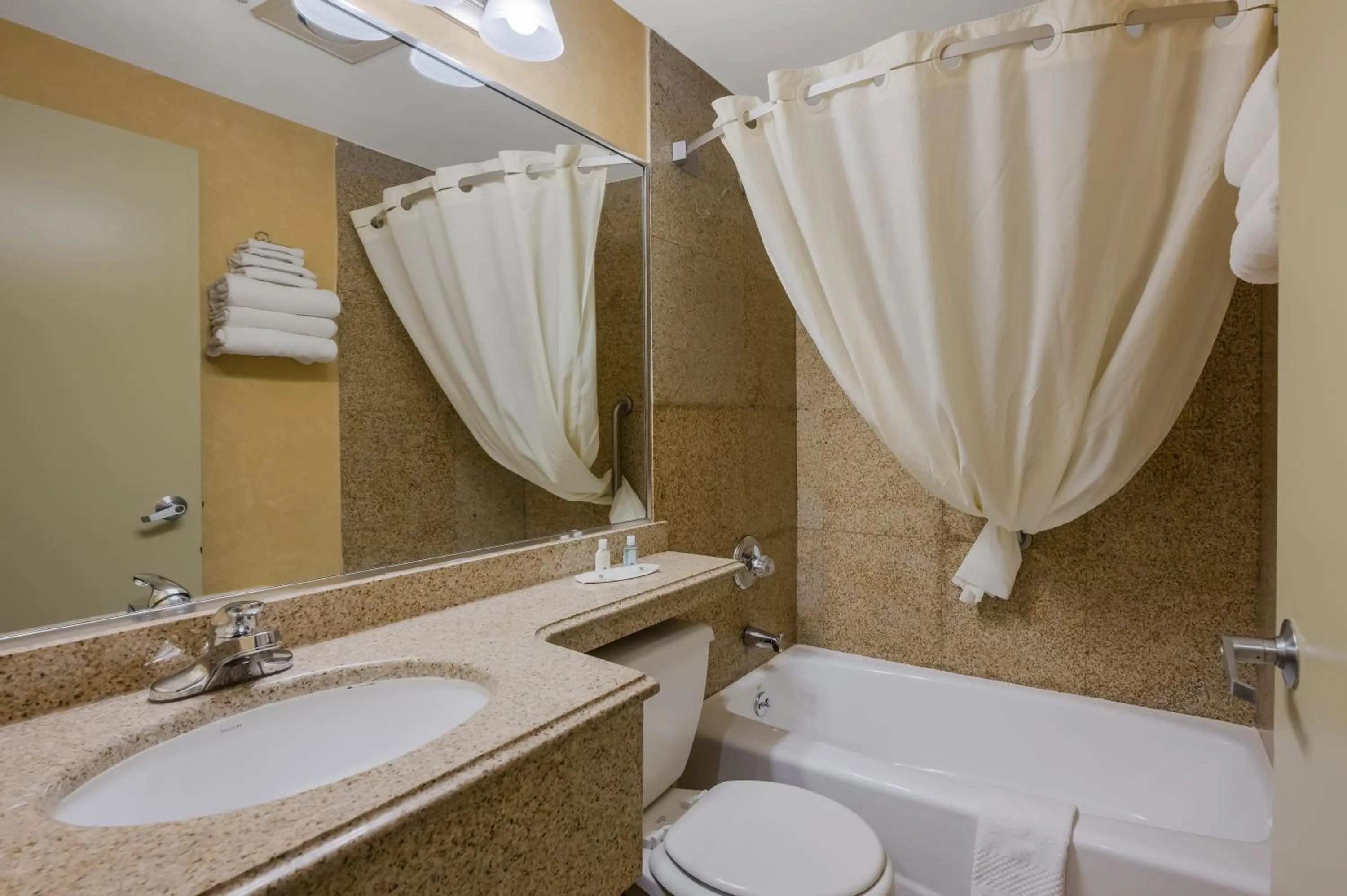 Bathroom in Quality Inn JFK Airport Rockaway Blvd