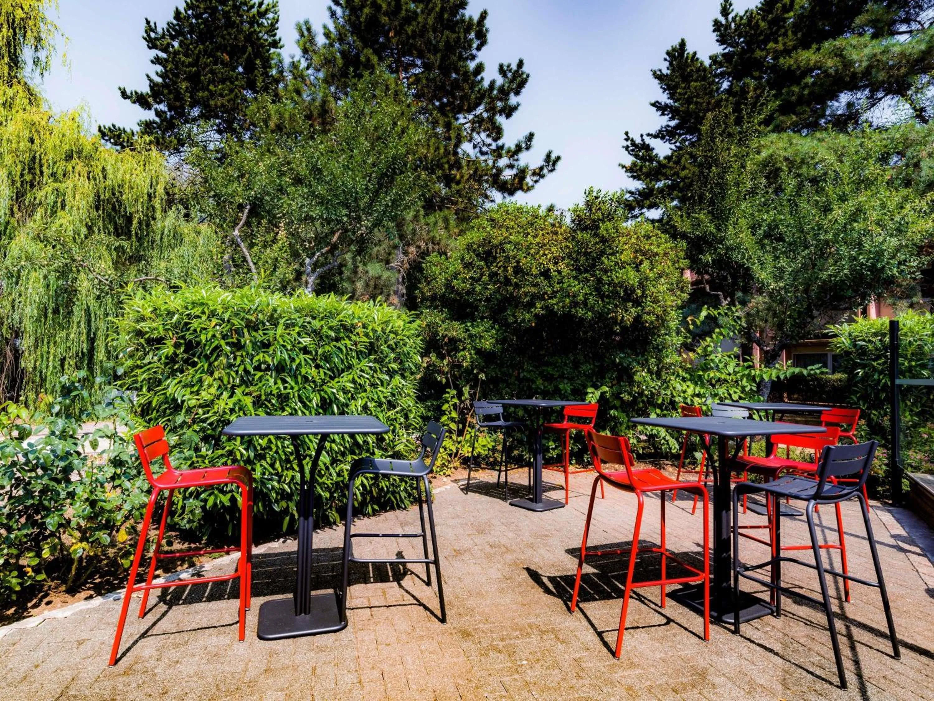 Restaurant/places to eat in ibis Metz Nord