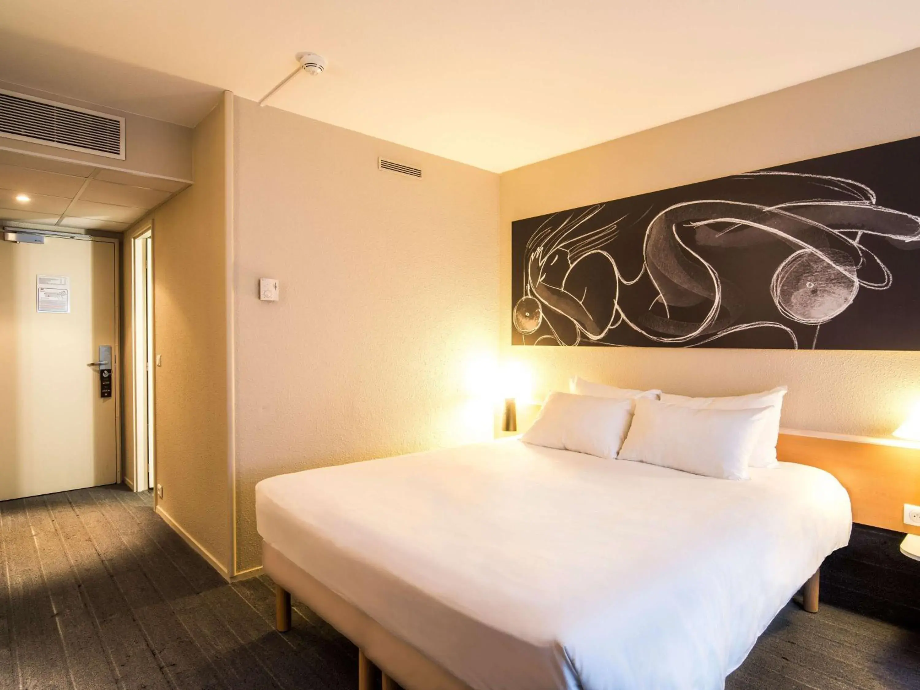 Bedroom, Bed in ibis Metz Nord Bedroom, Bed in ibis Metz Nord
