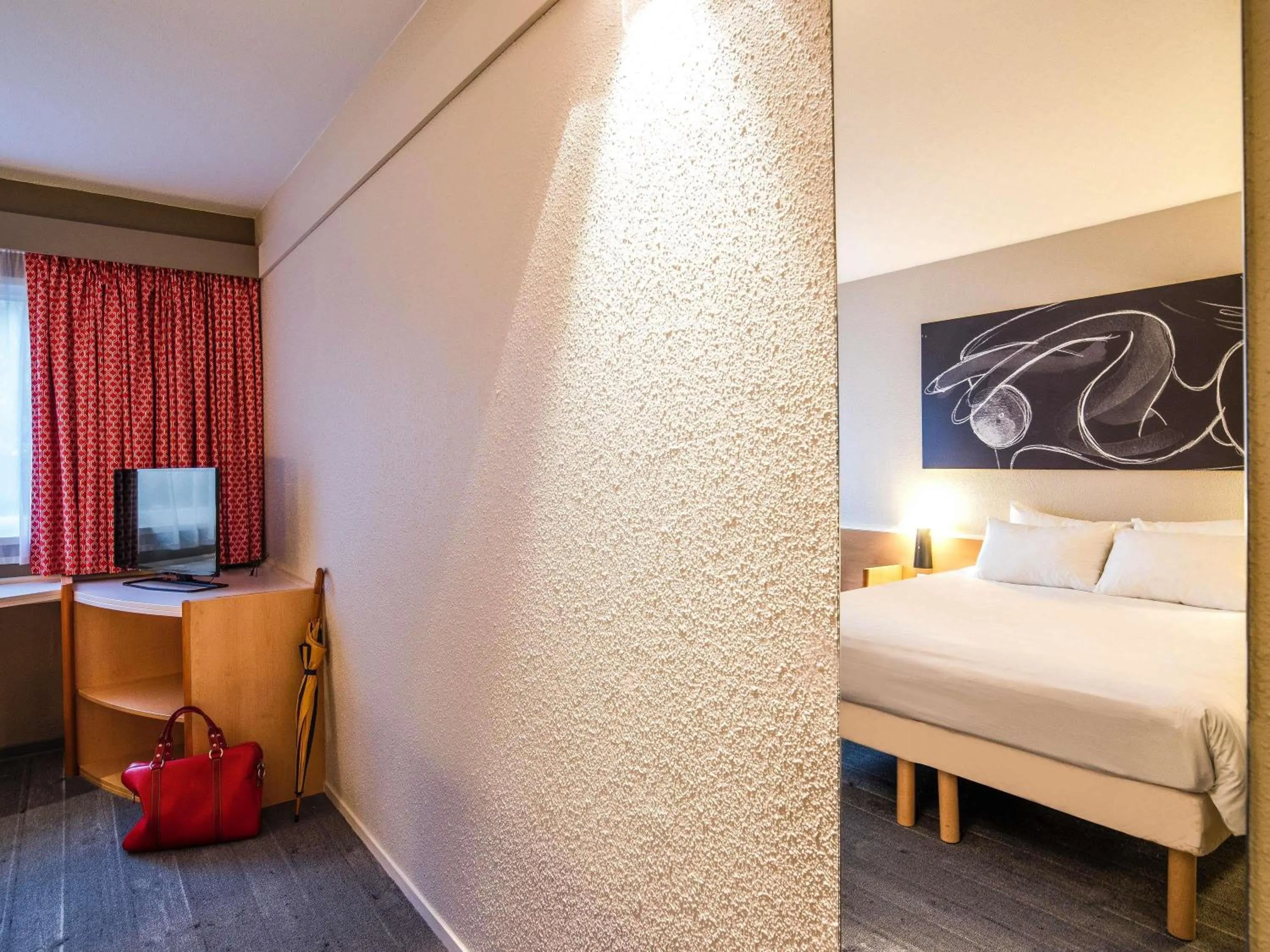 Bedroom, Bed in ibis Metz Nord