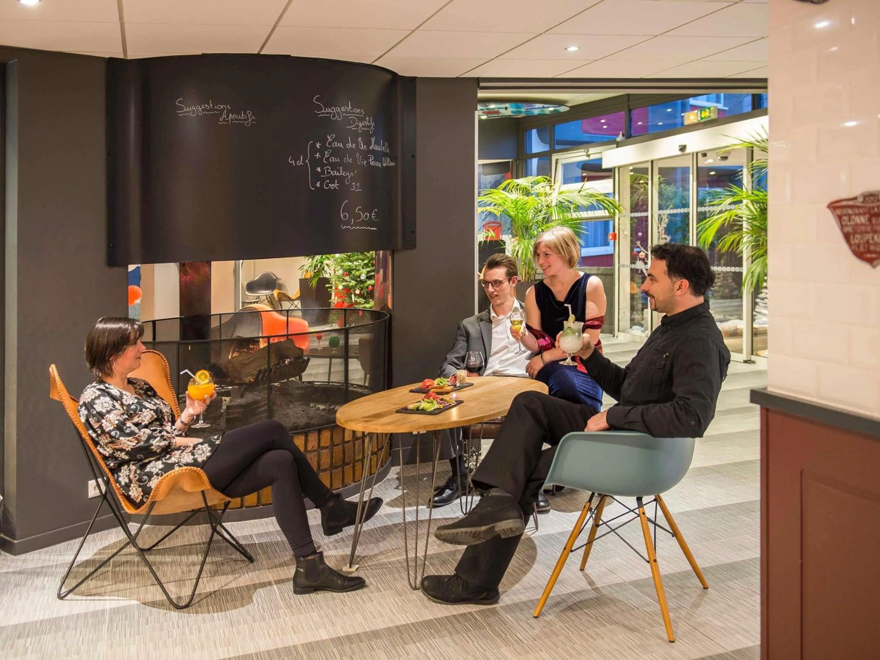 Lounge or bar in ibis Metz Nord