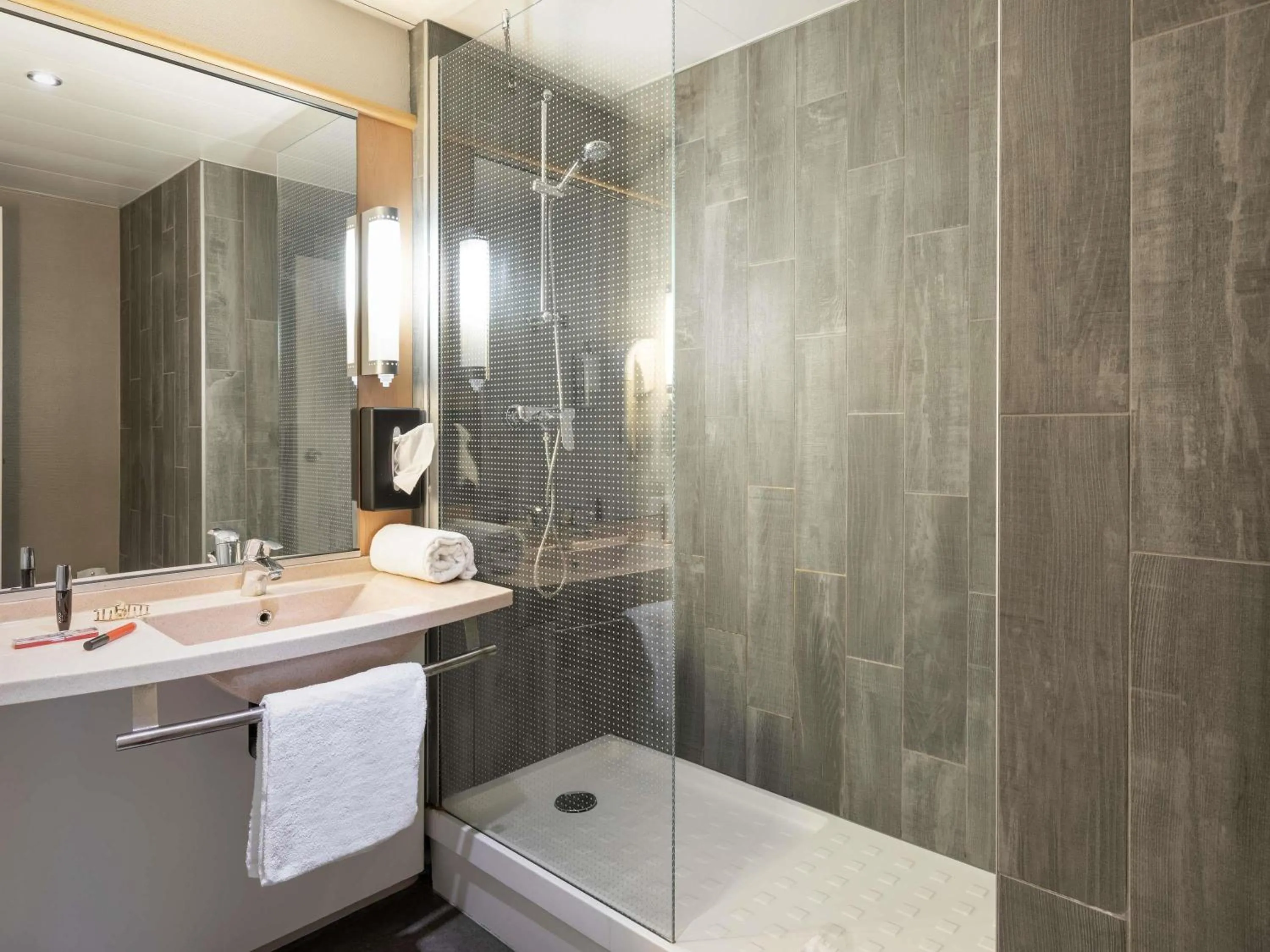 Bedroom in ibis Metz Nord