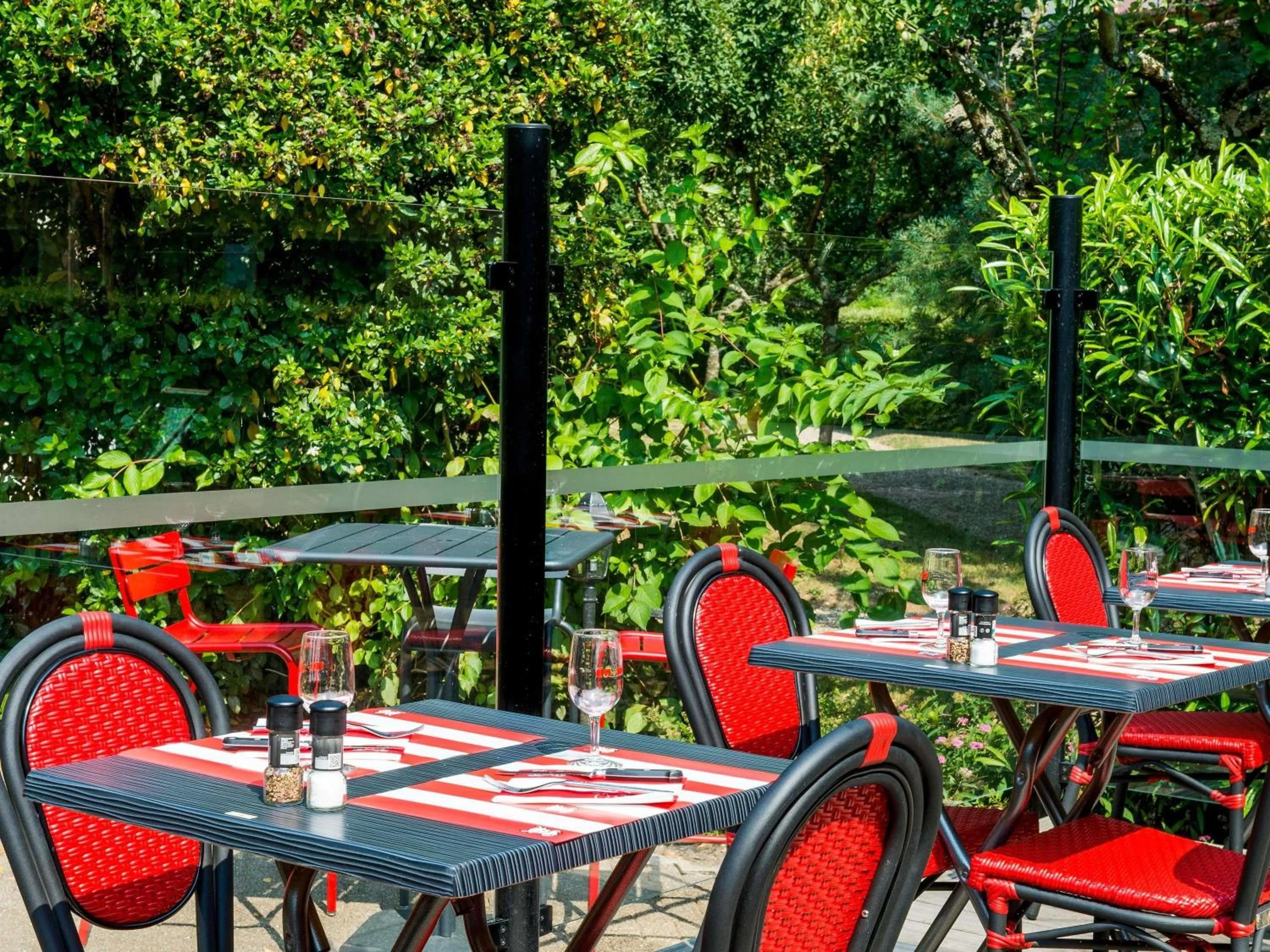 Restaurant/places to eat in ibis Metz Nord