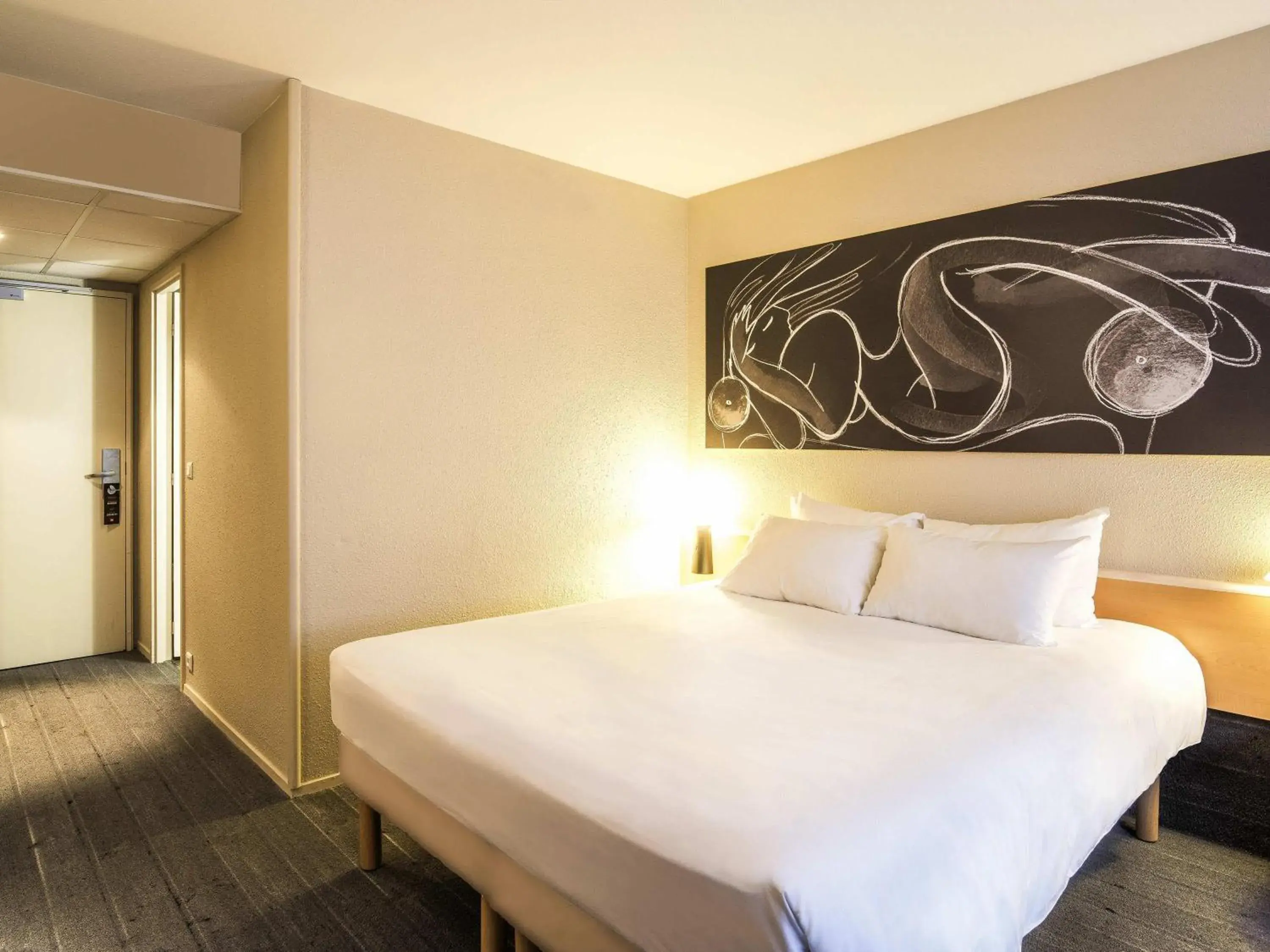 Bedroom, Bed in ibis Metz Nord Bedroom, Bed in ibis Metz Nord