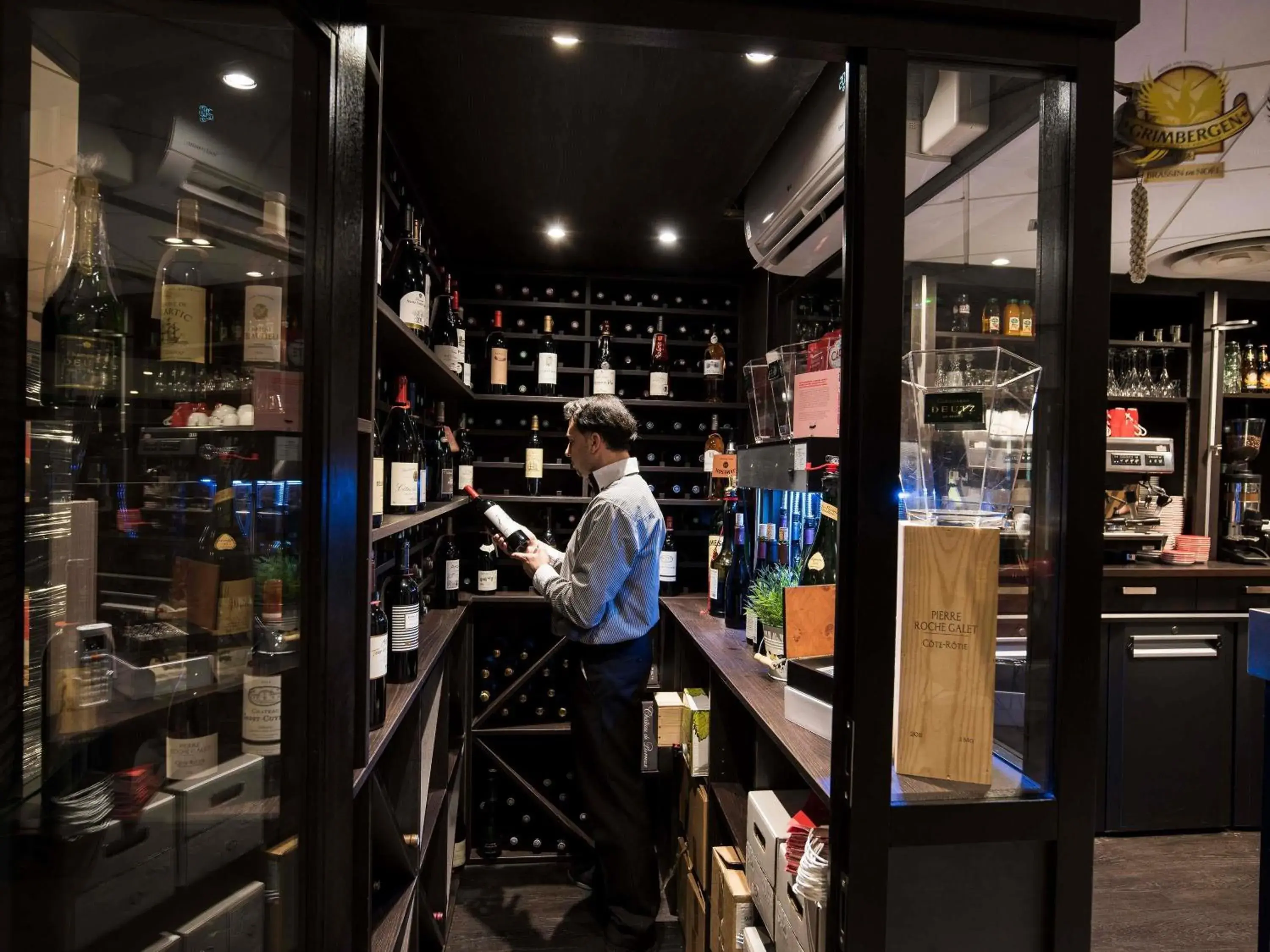 Lounge or bar in ibis Metz Nord Lounge or bar in ibis Metz Nord