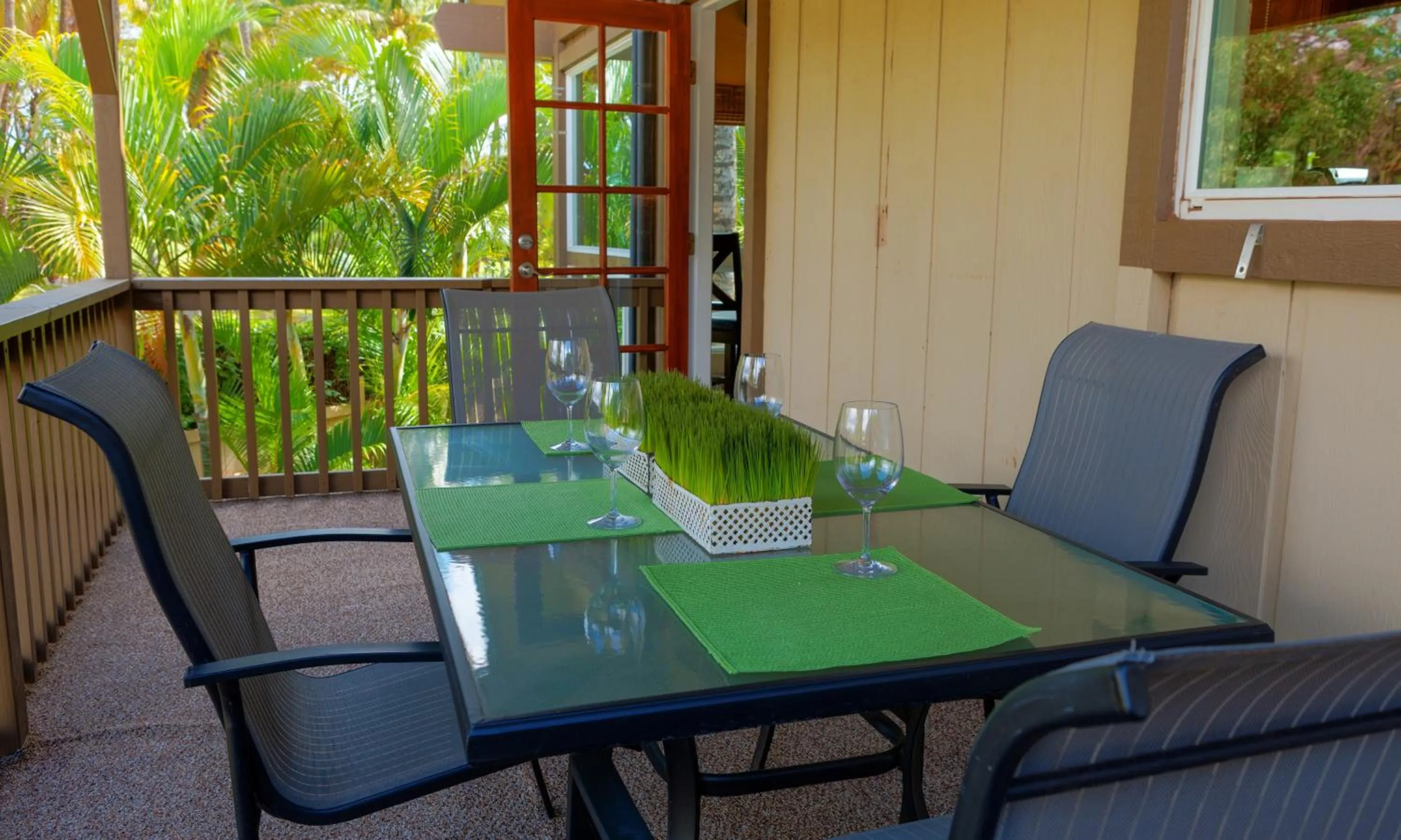 Dining area in Kohea Kai Hotel Maui