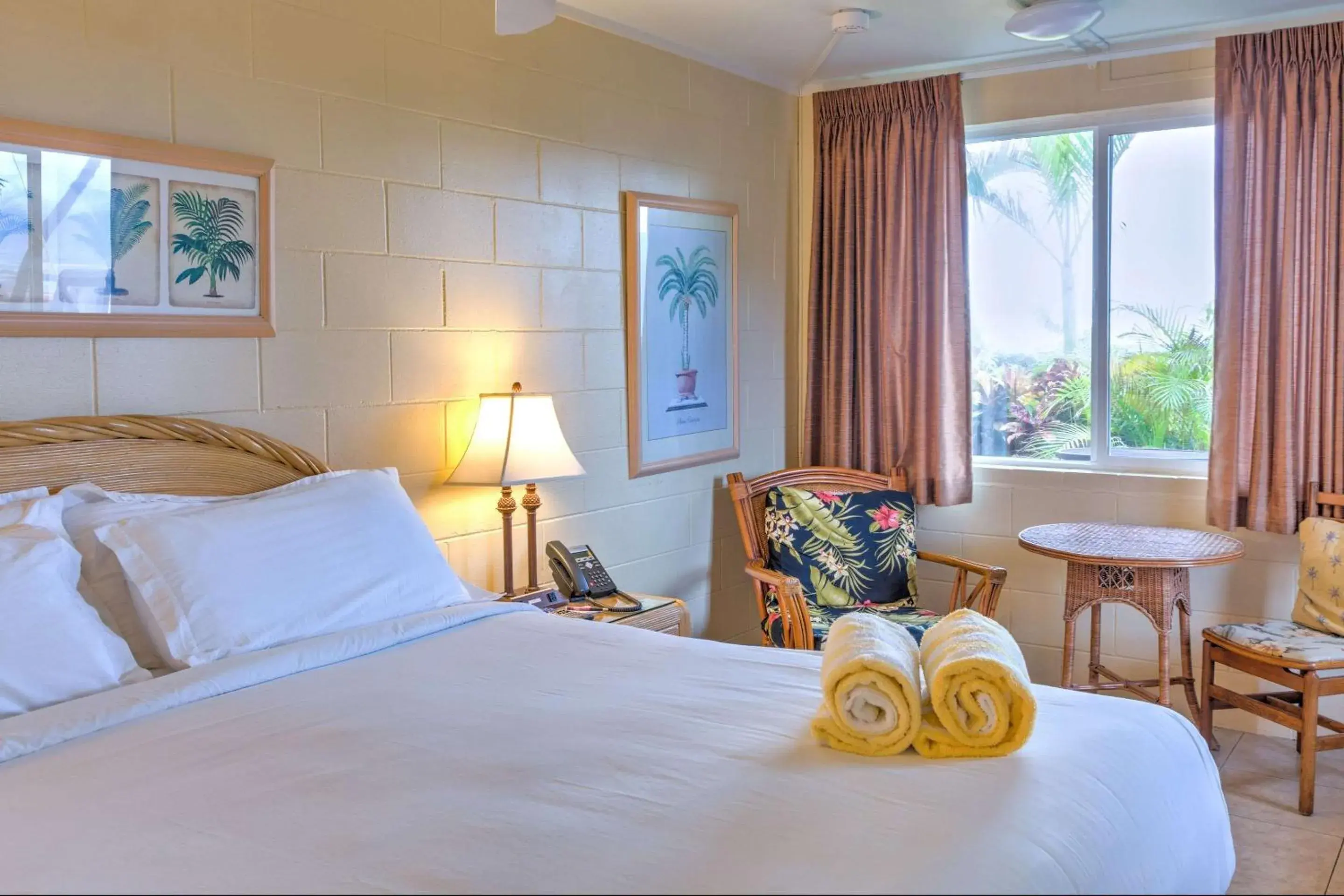 Photo of the whole room, Bed in Kohea Kai Hotel Maui Photo of the whole room, Bed in Kohea Kai Hotel Maui