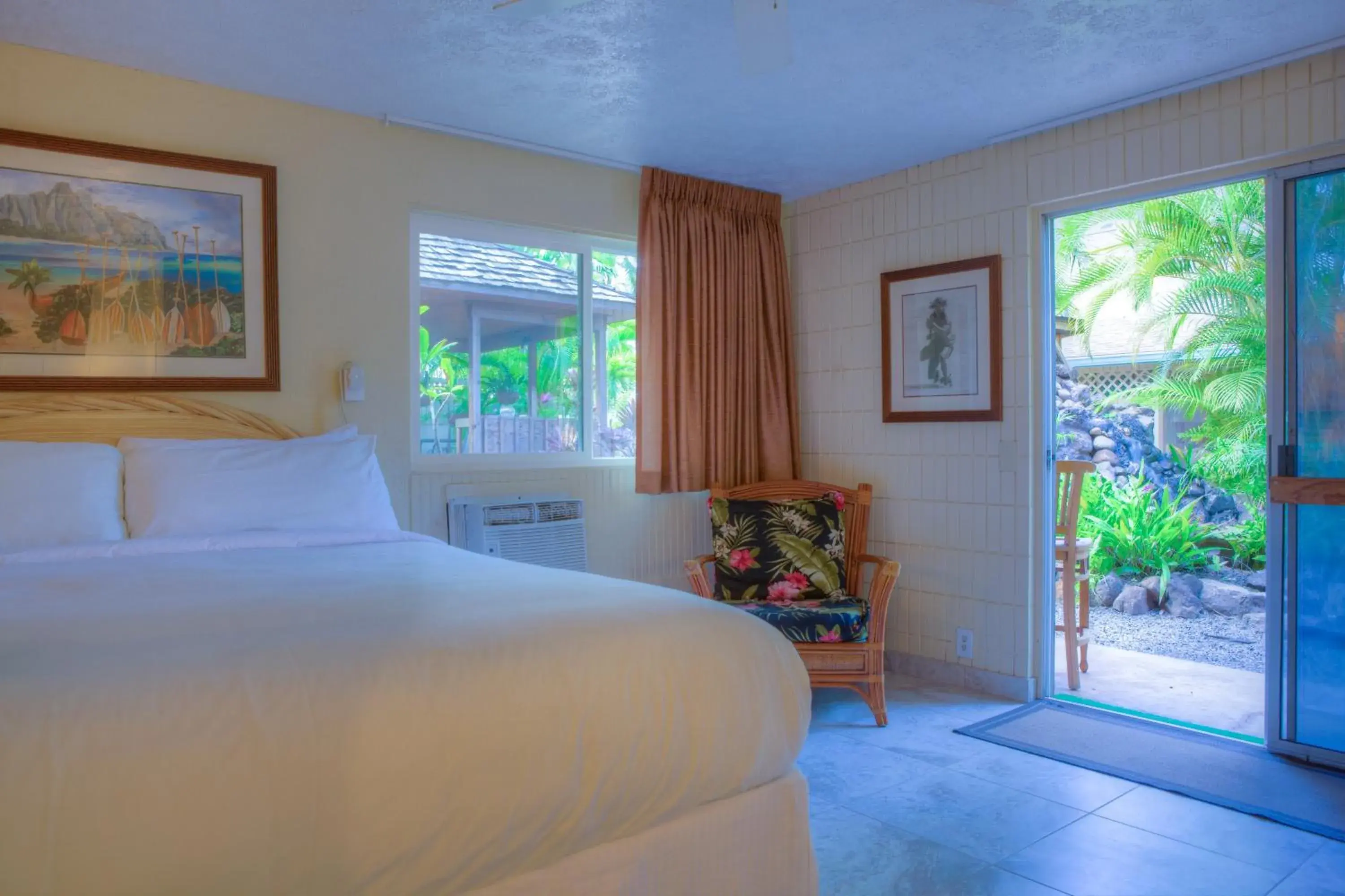 Bed in Kohea Kai Hotel Maui Bed in Kohea Kai Hotel Maui