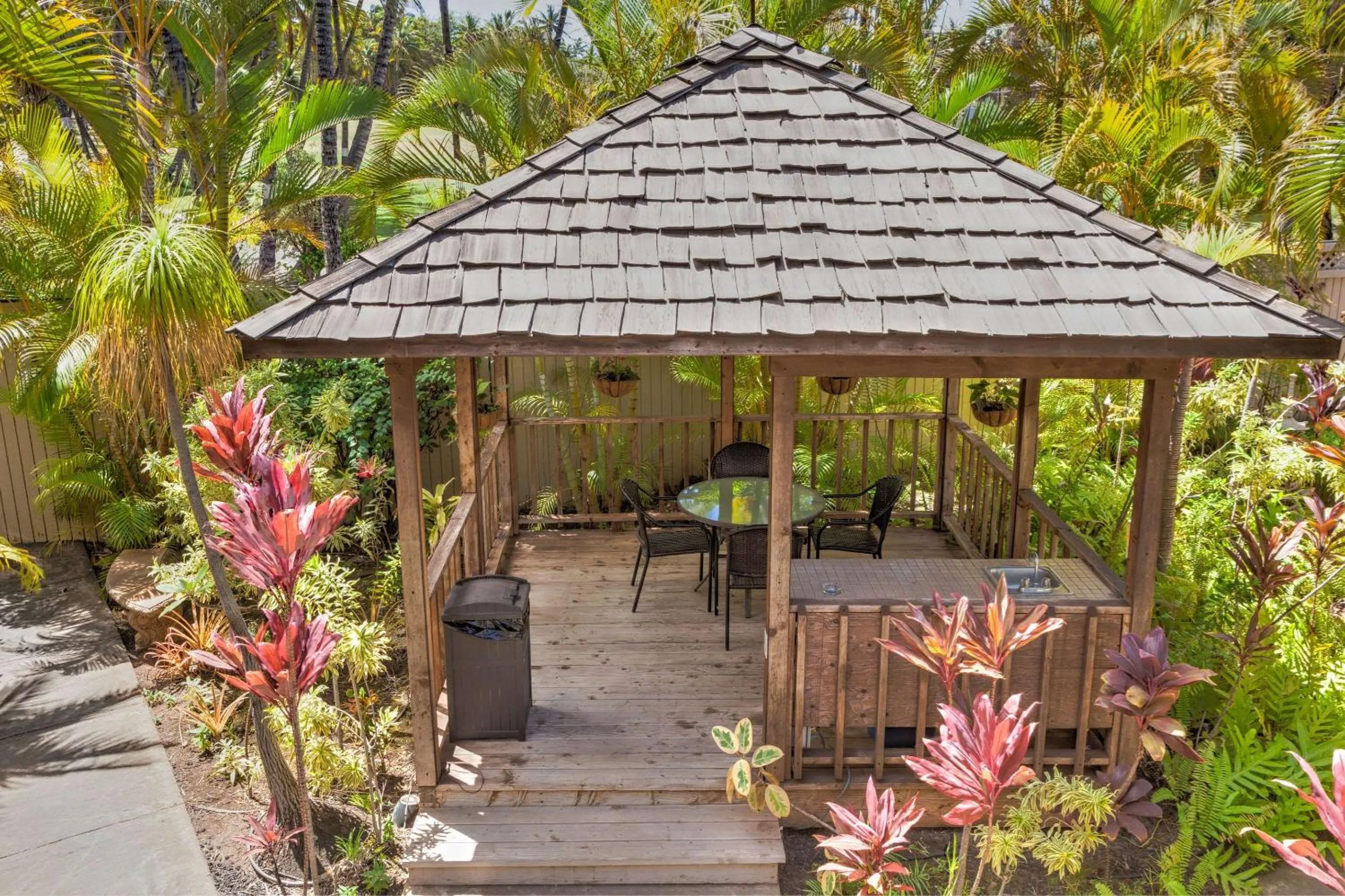 Swimming pool in Kohea Kai Hotel Maui