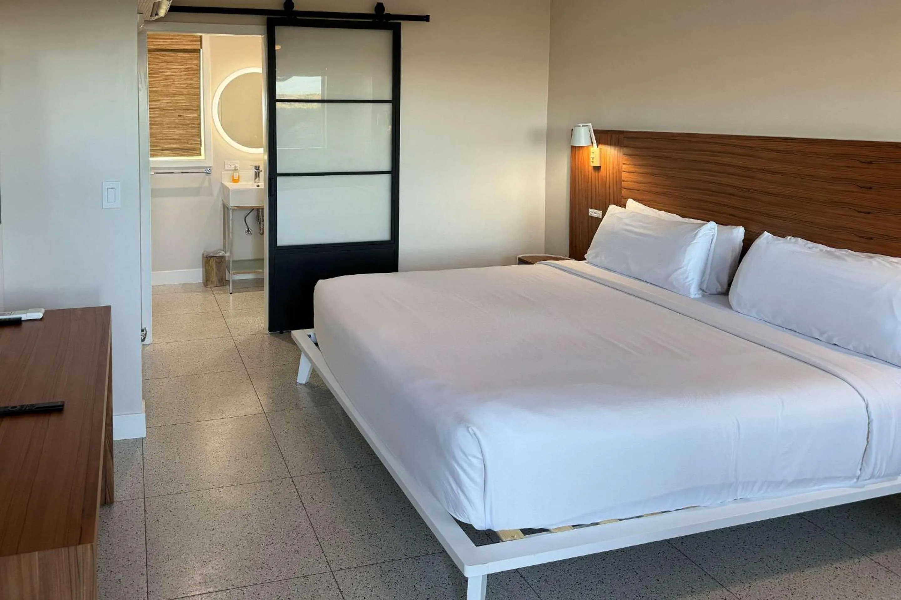 Bedroom, Bed in Kohea Kai Hotel Maui