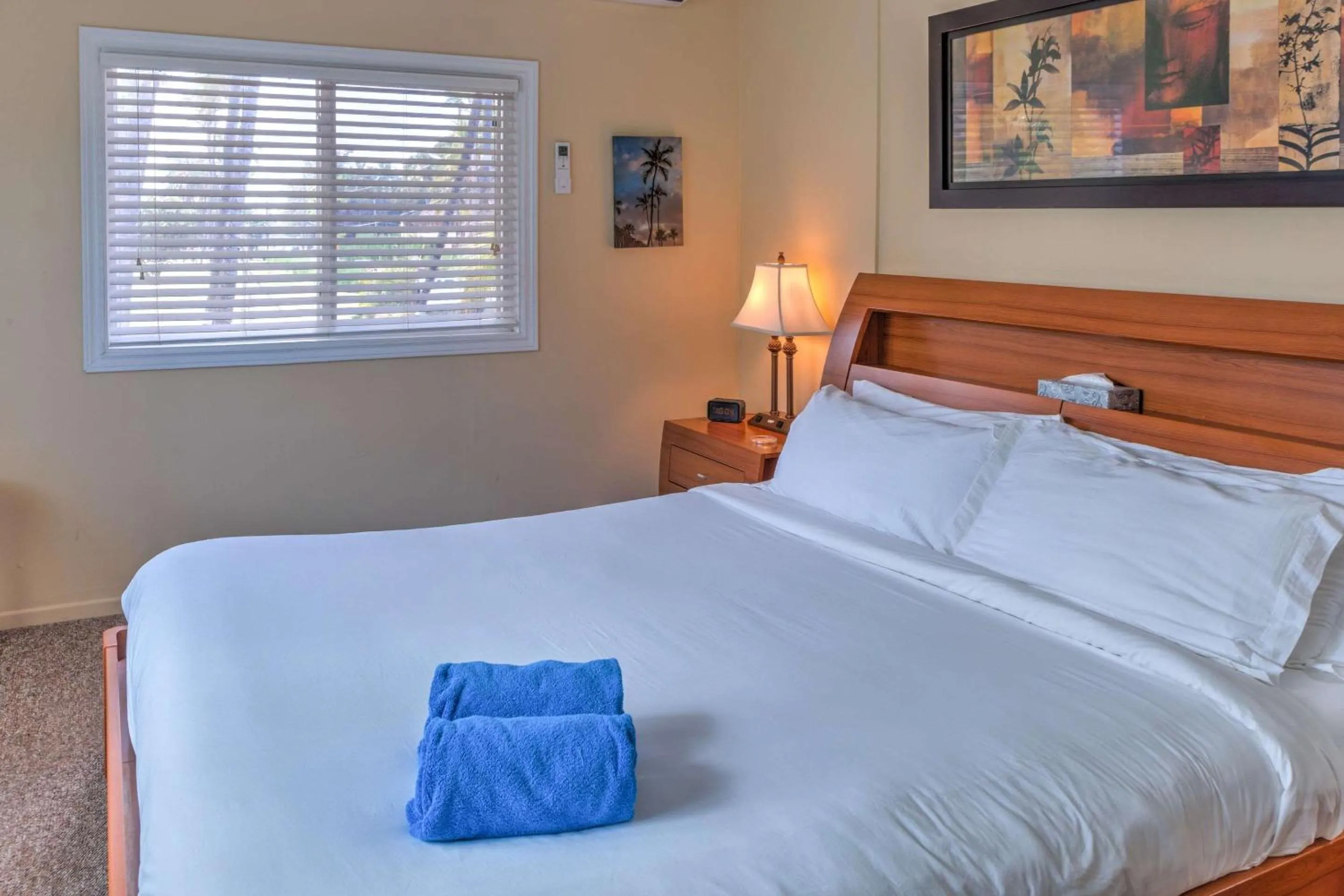 Bedroom, Bed in Kohea Kai Hotel Maui