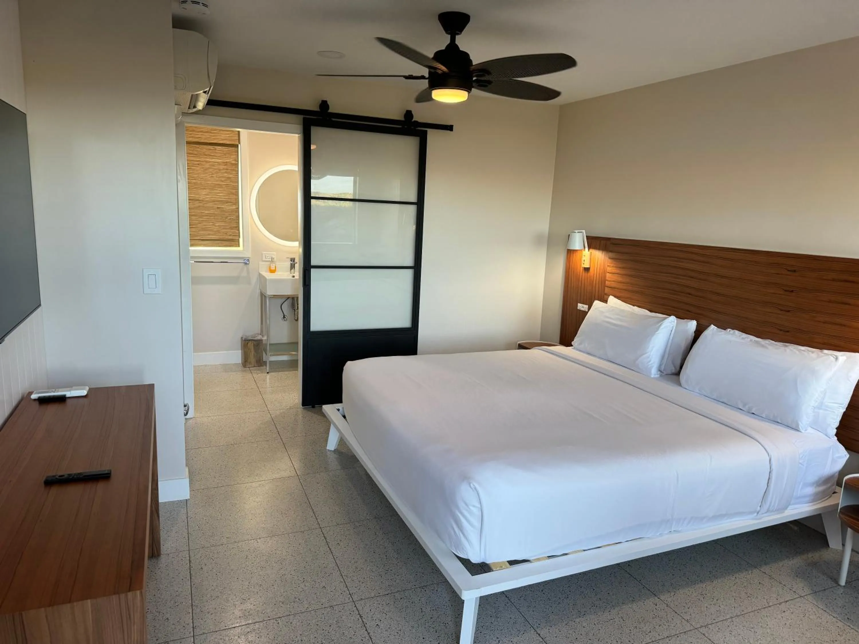 Bedroom, Bed in Kohea Kai Hotel Maui