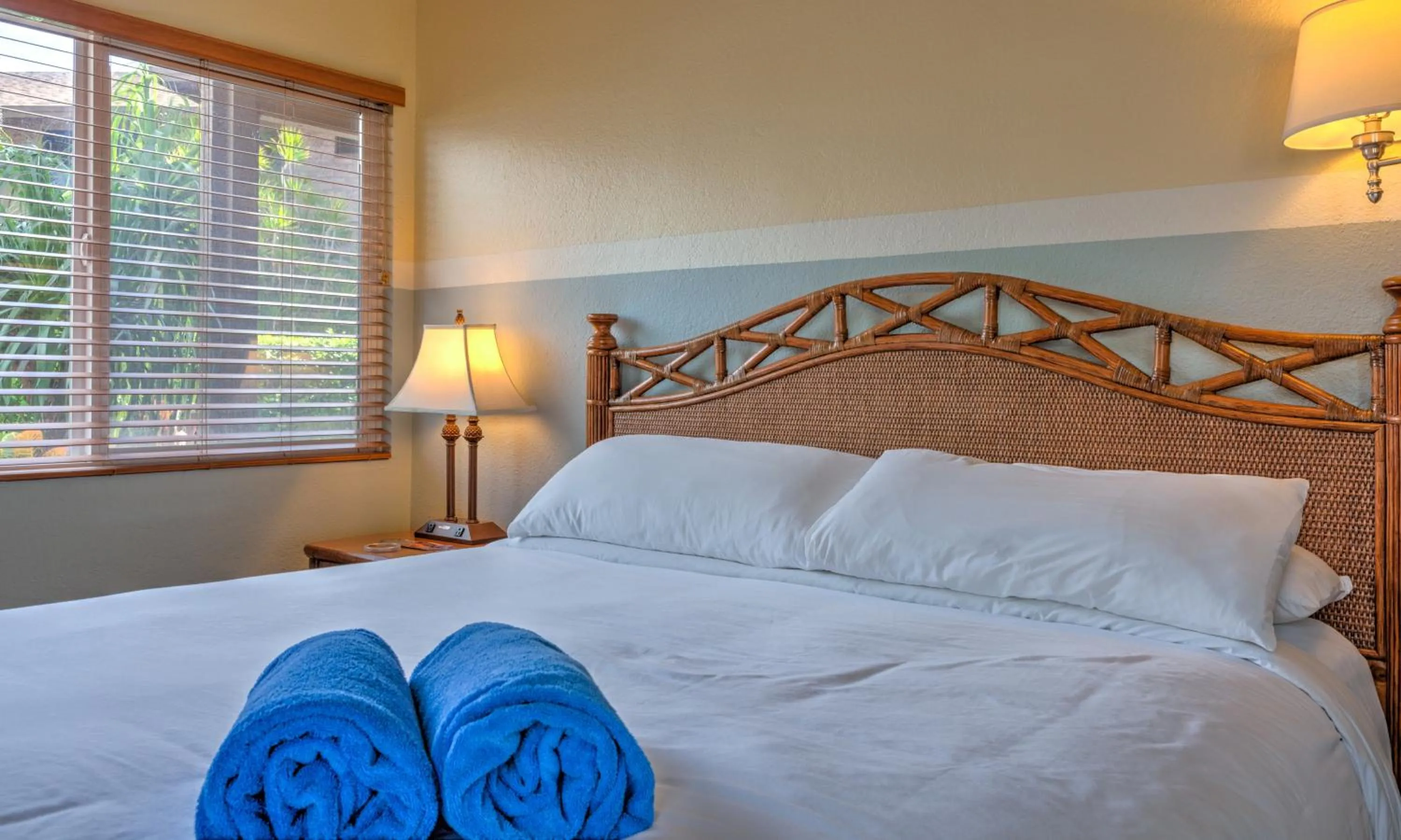 Bed in Kohea Kai Hotel Maui